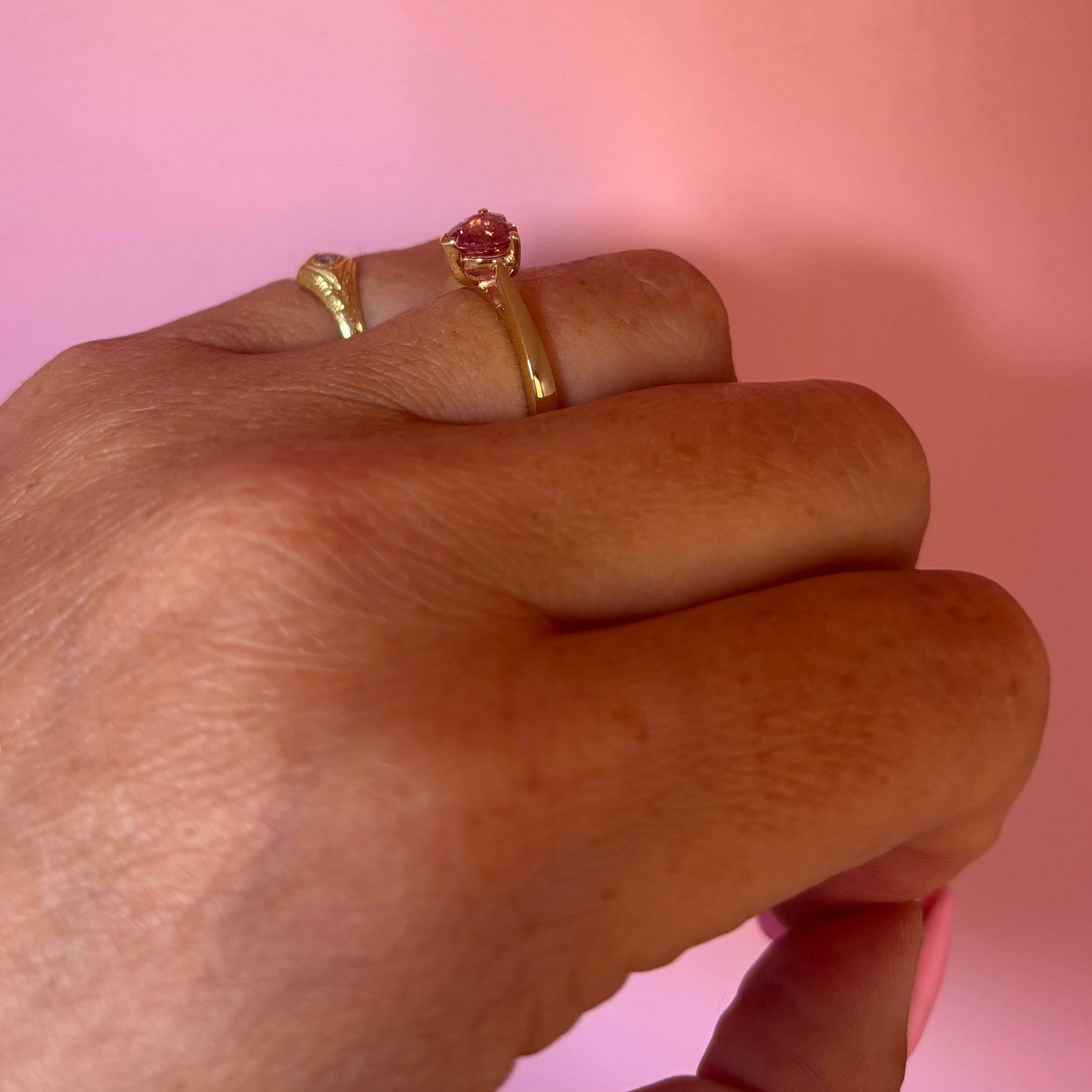 9ct gold heart shaped pink sapphire ring
