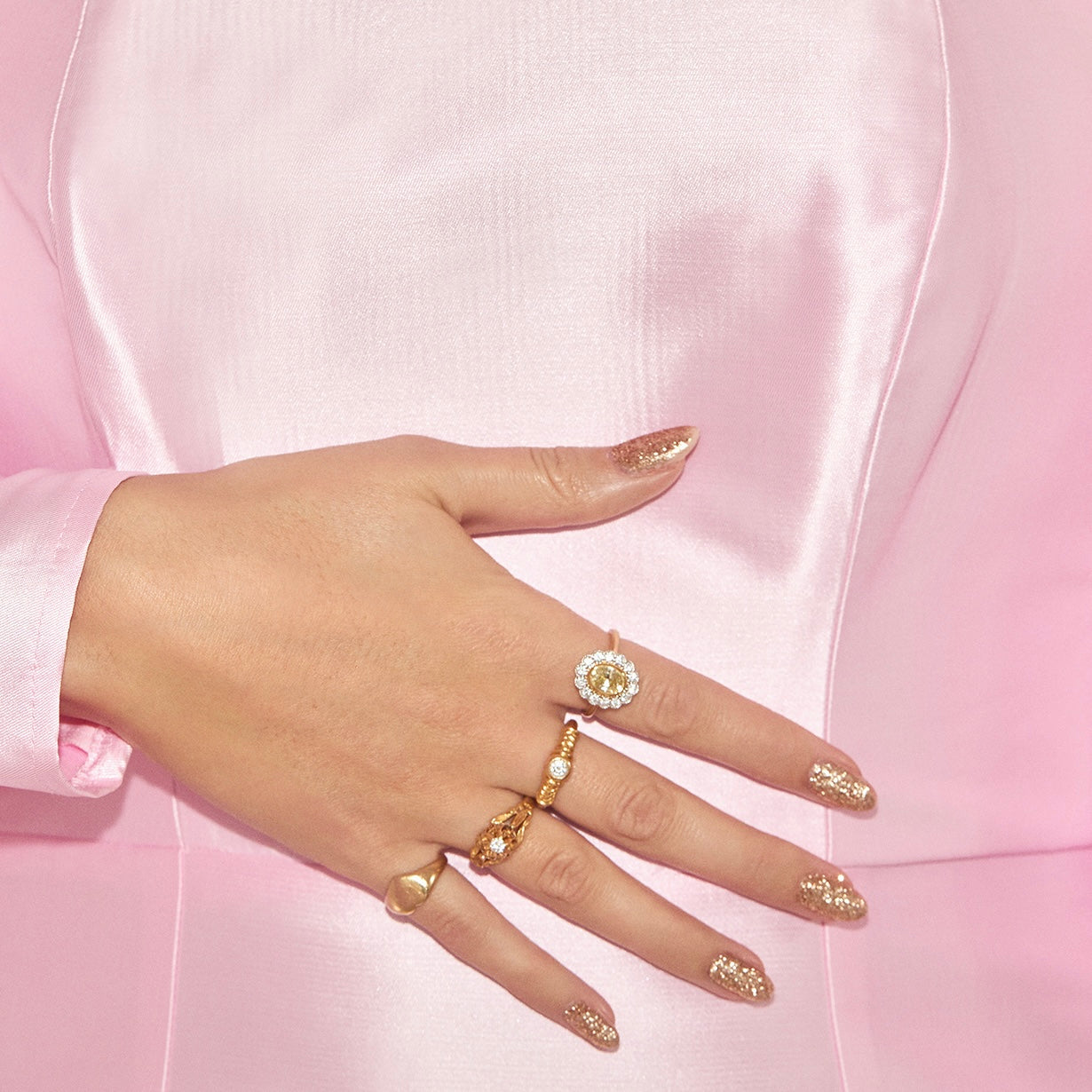 18ct gold carved diamond ring