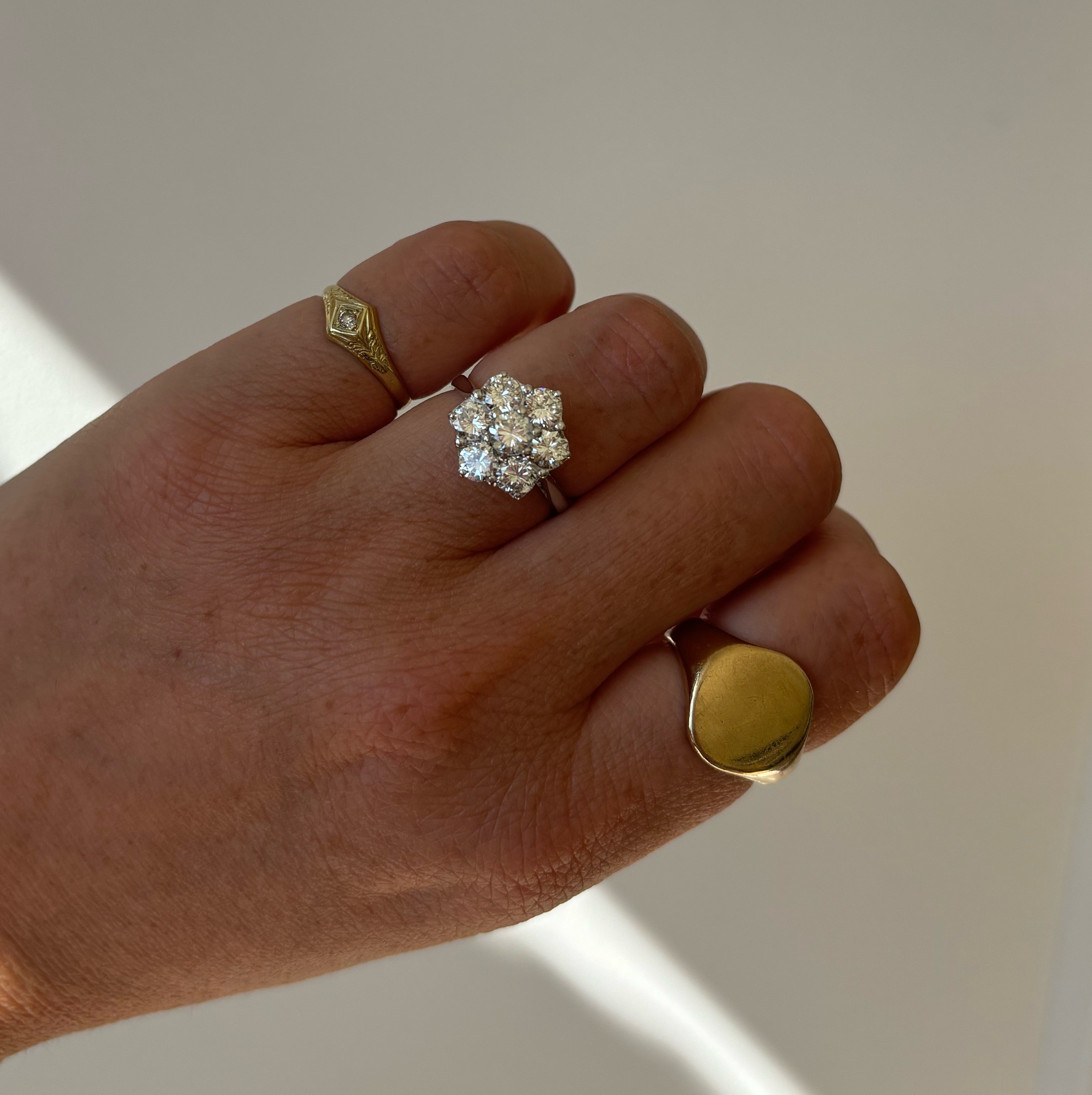 18ct white gold 1.90ct diamond flower ring