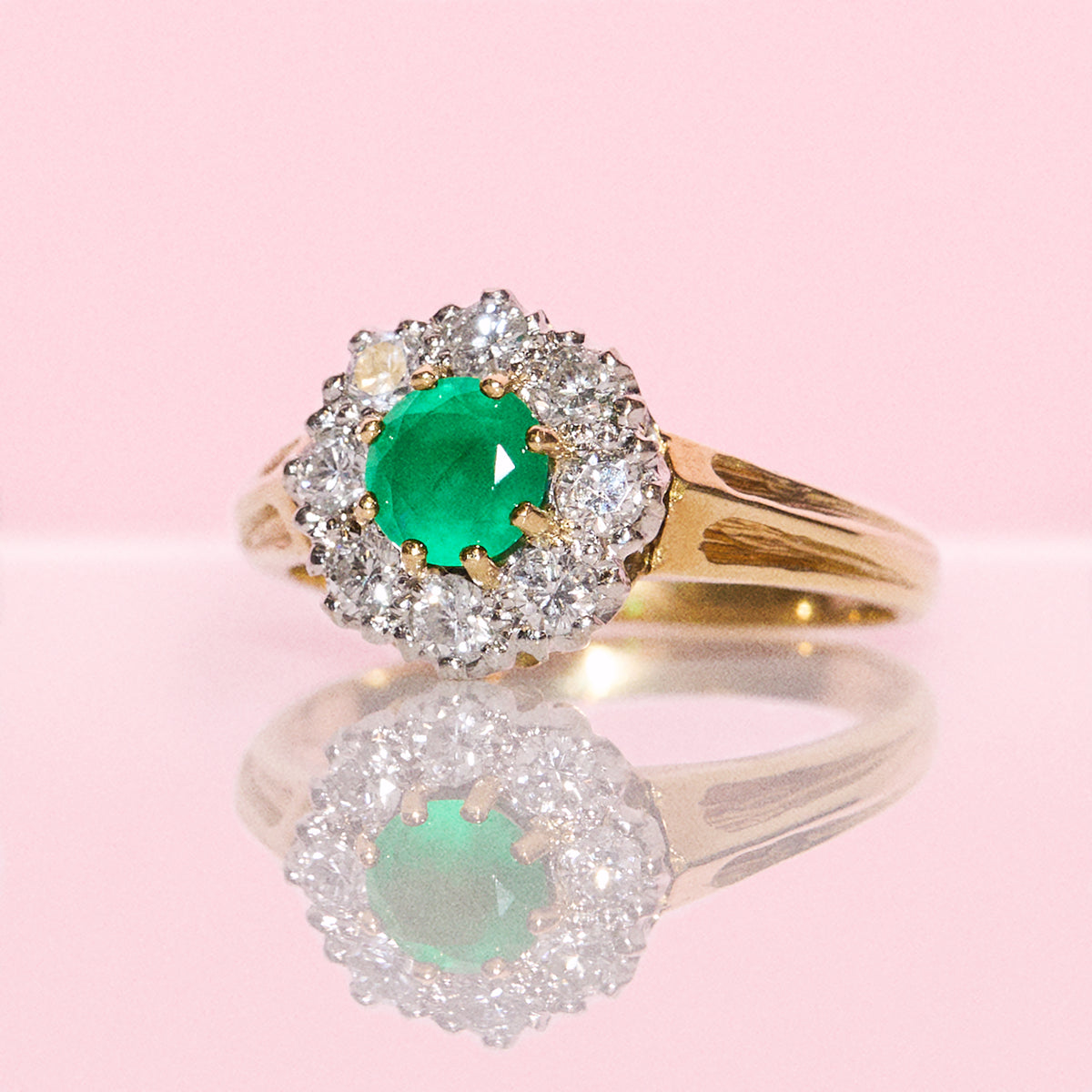 Vintage 18ct gold 0.40ct emerald and 0.33ct diamond cluster ring