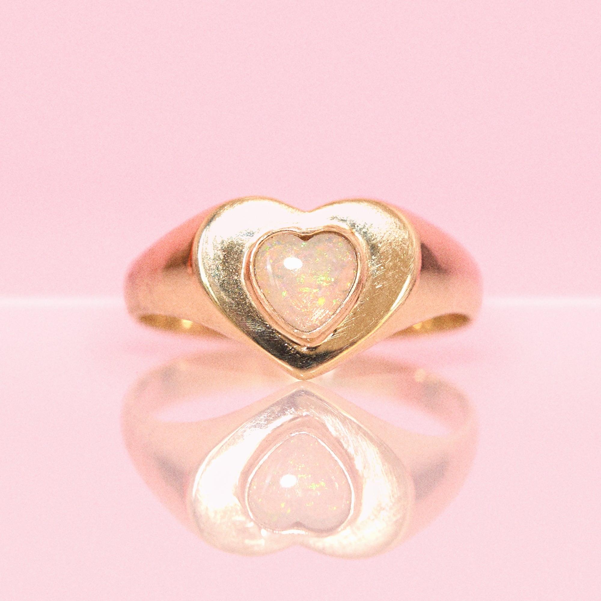 9ct gold heart-shaped opal vintage signet ring