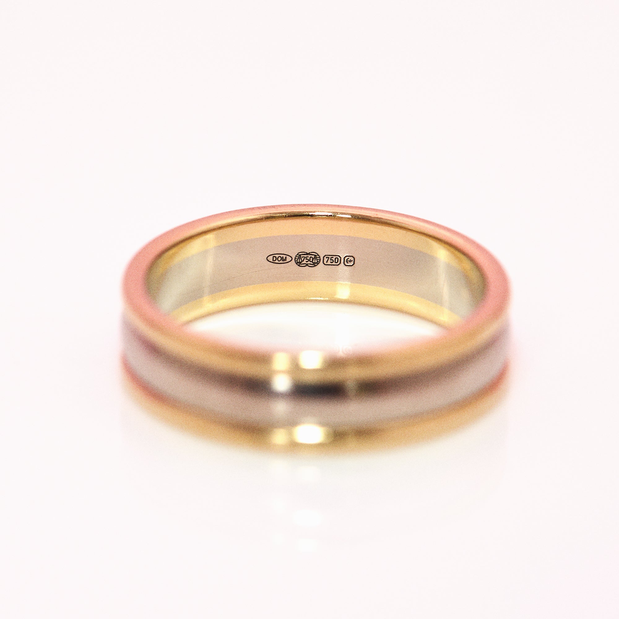 18ct gold two tone mens band with a raised edge