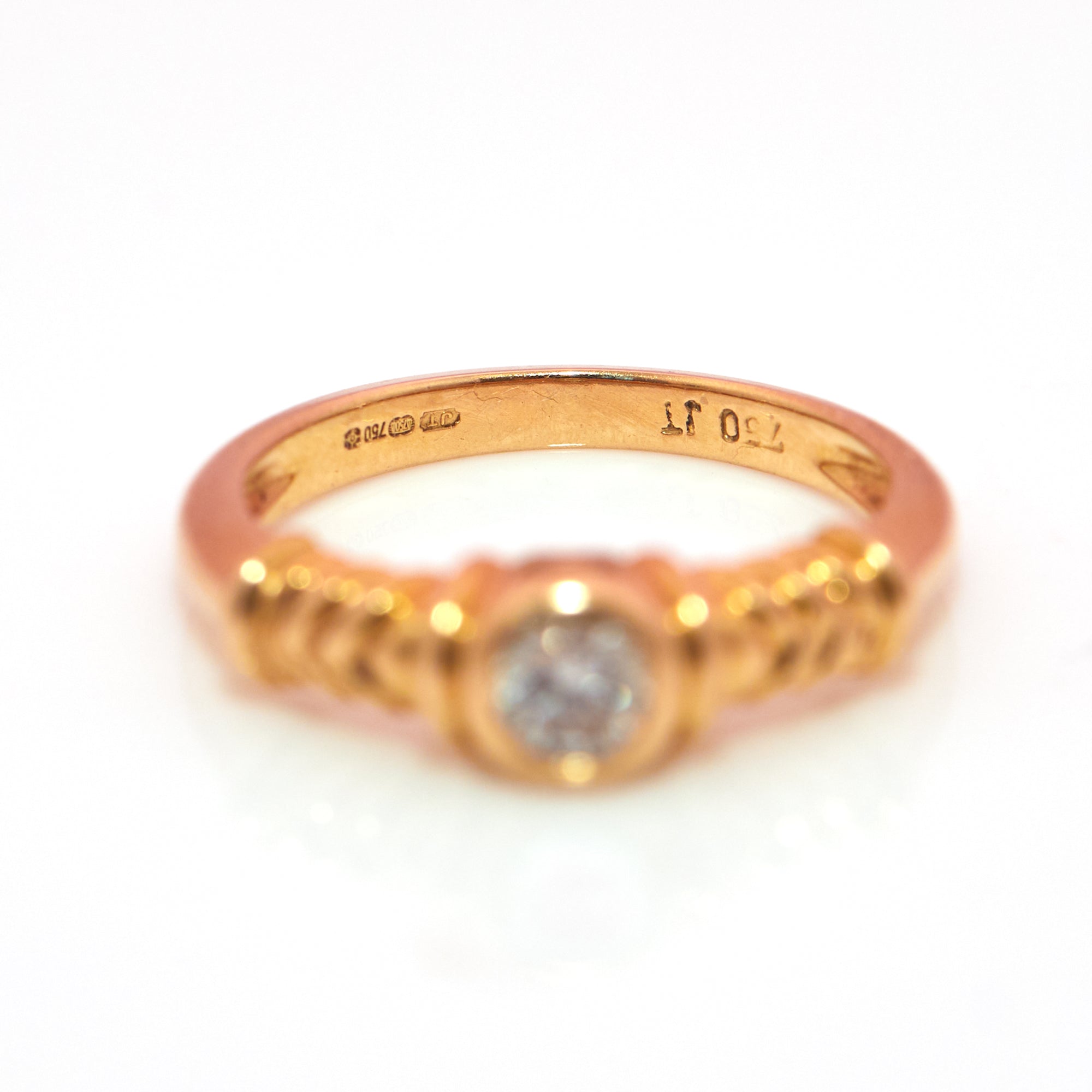 18ct gold bezel set diamond ring