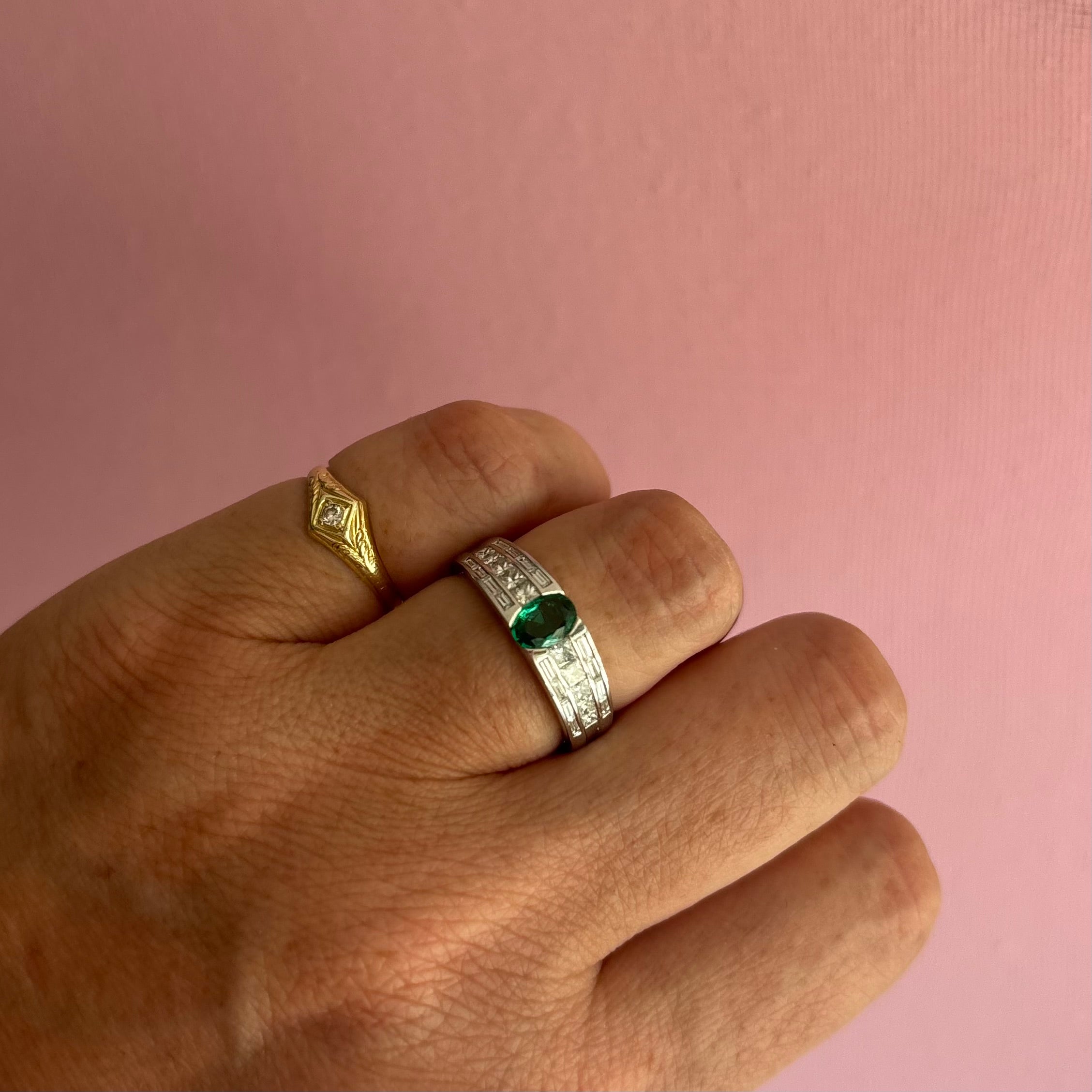 18ct white gold Columbian emerald and baguette diamond ring