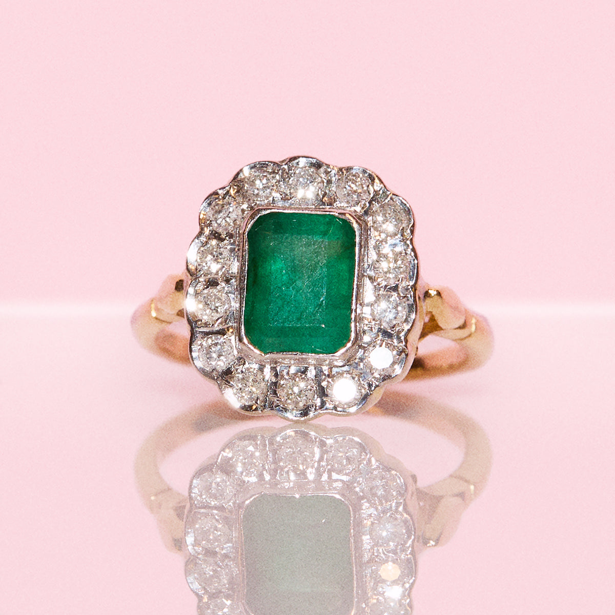 Vintage 18ct gold emerald and diamond cluster ring