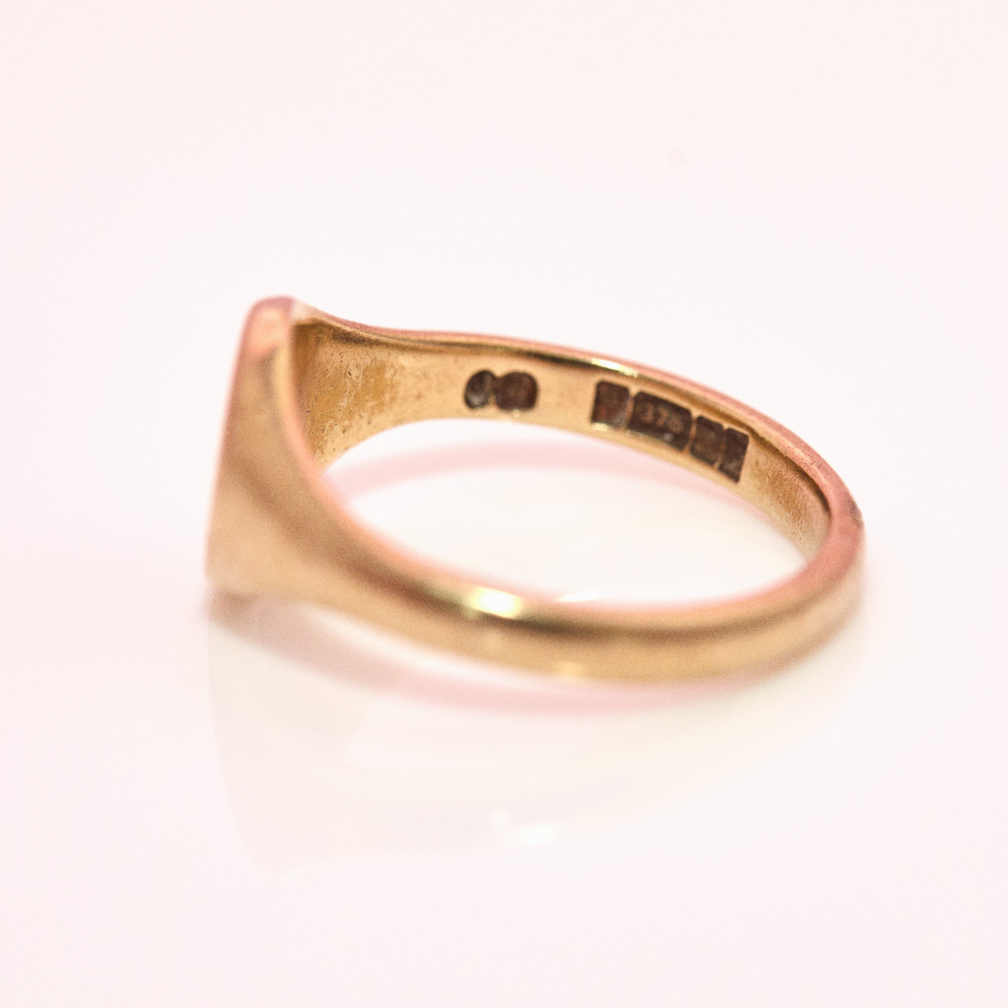 9ct gold round vintage signet ring (suitable for engraving)