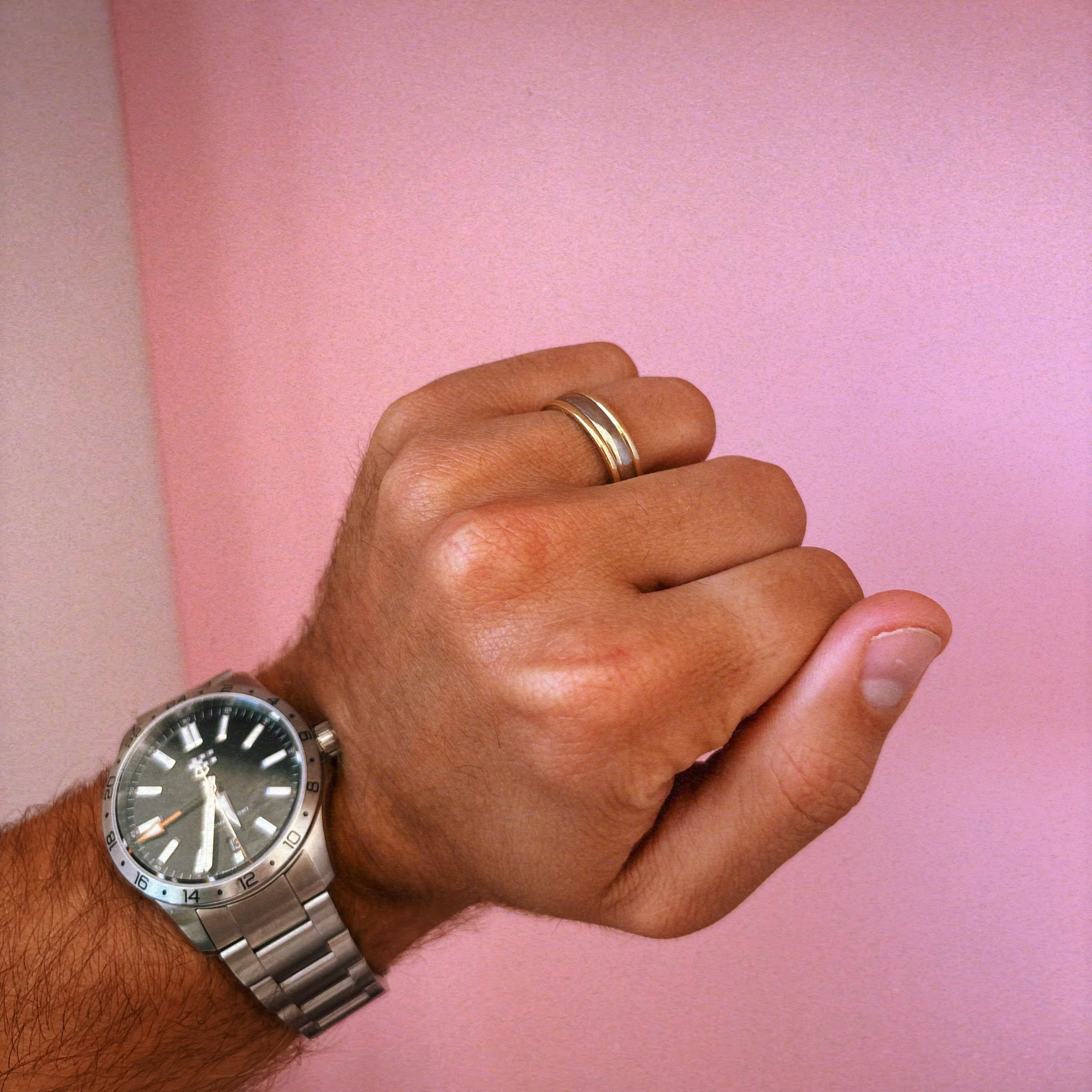 18ct gold two tone mens band with a raised edge