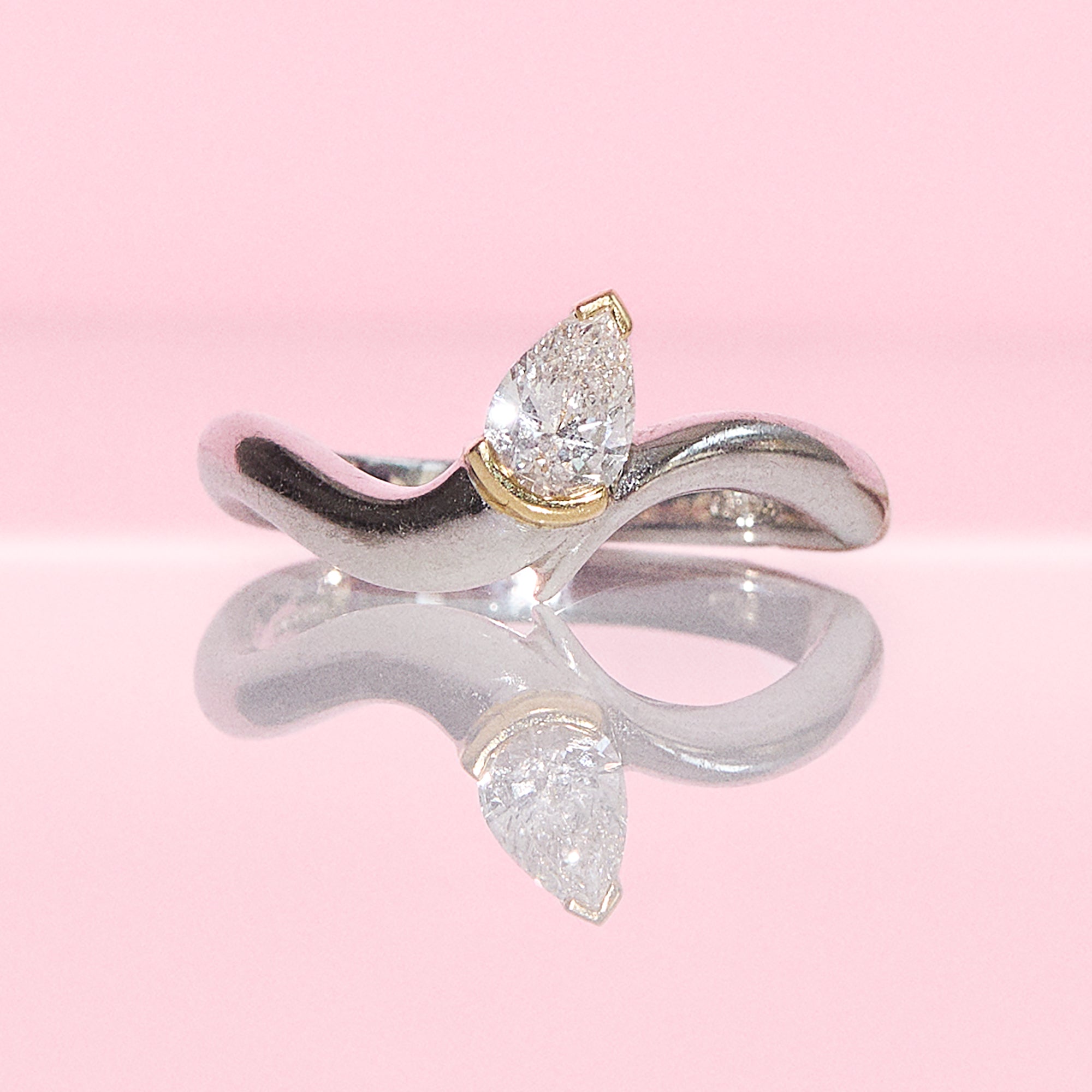 18ct white gold pear shaped diamond ring