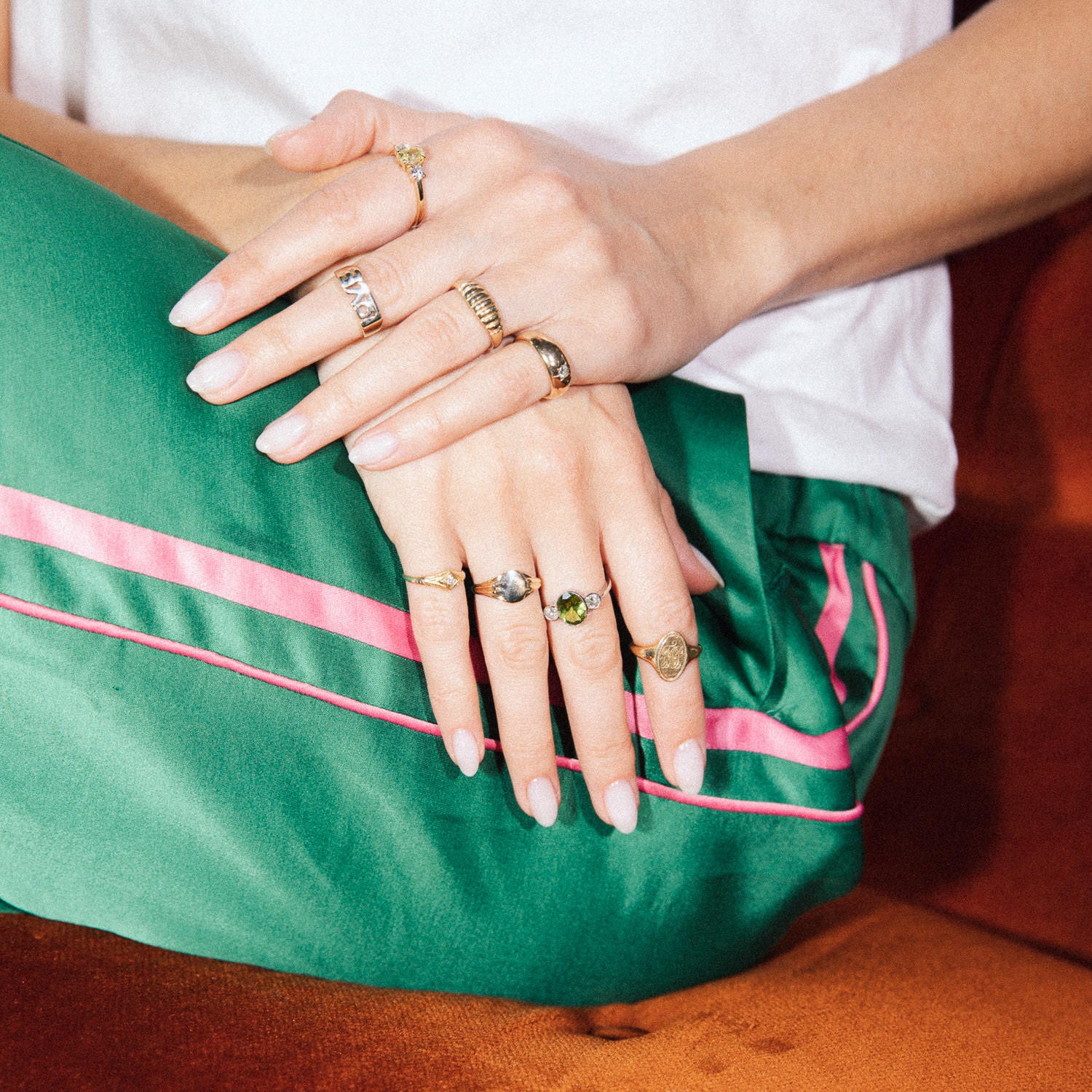 18ct gold tanzanite oval signet ring