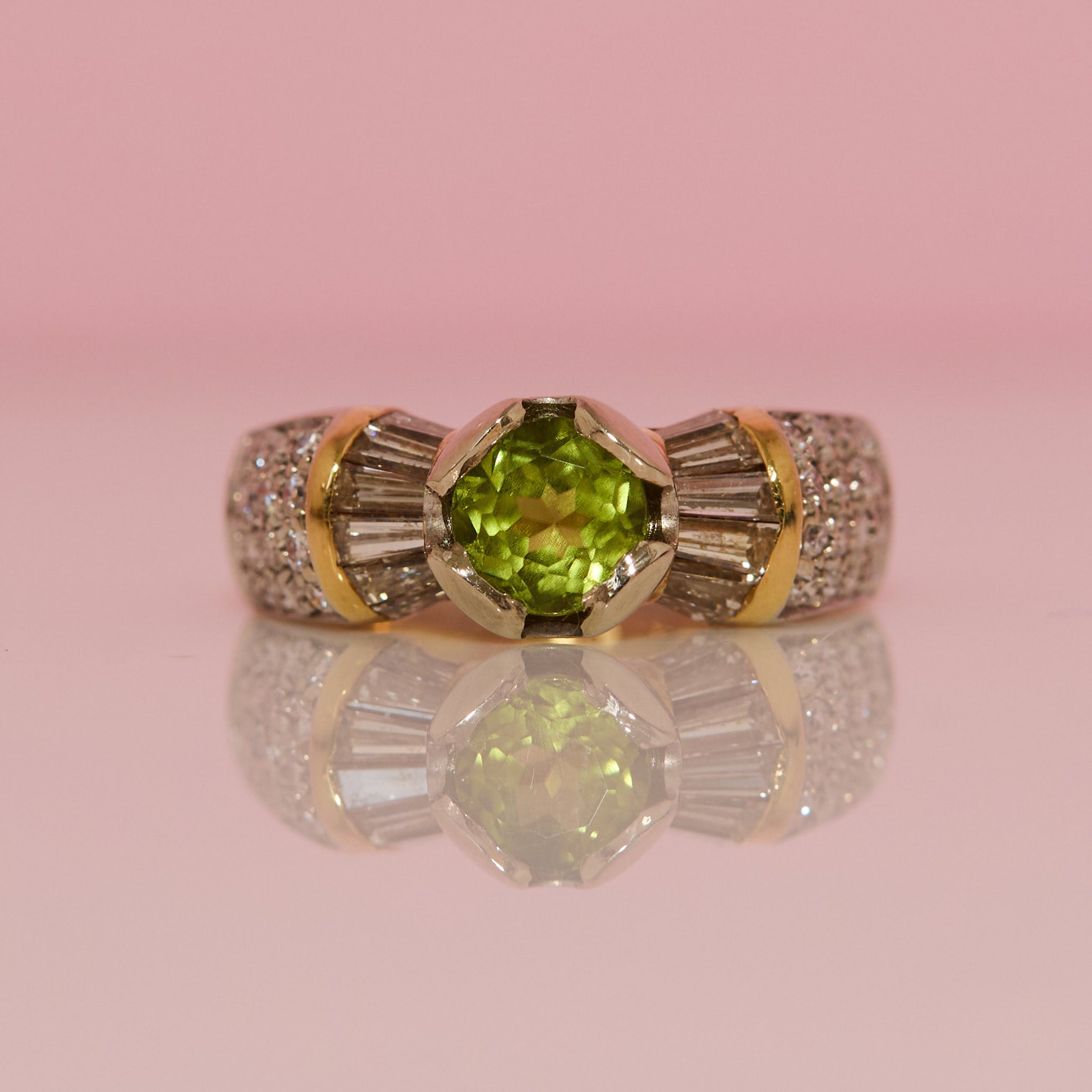 18ct gold peridot and baguette diamond ring