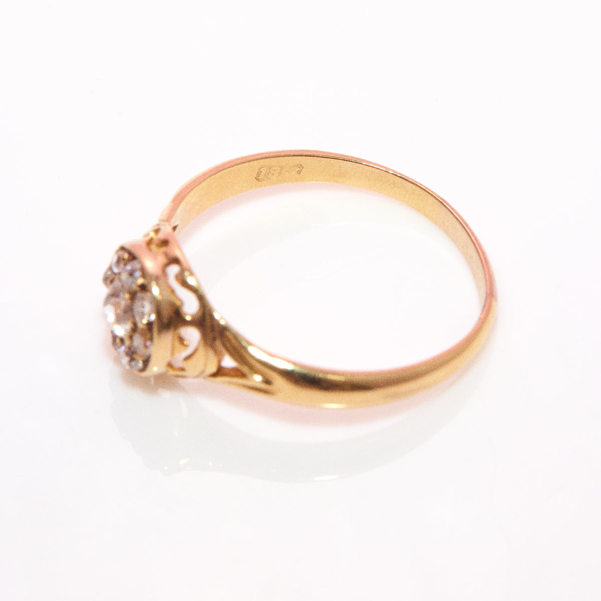 Vintage 18ct gold old cut diamond carved ring