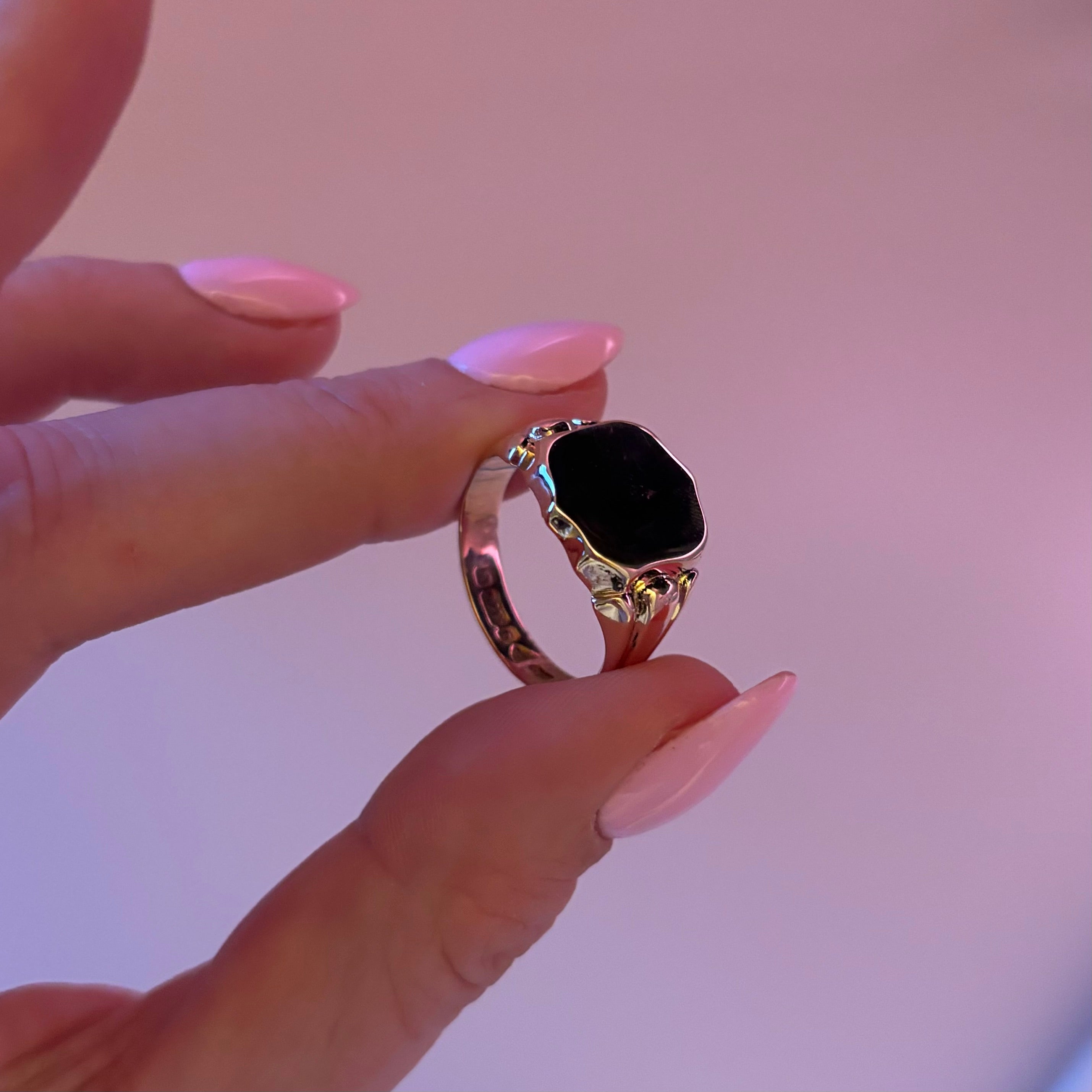 9ct gold ‘Alice’ shield signet ring