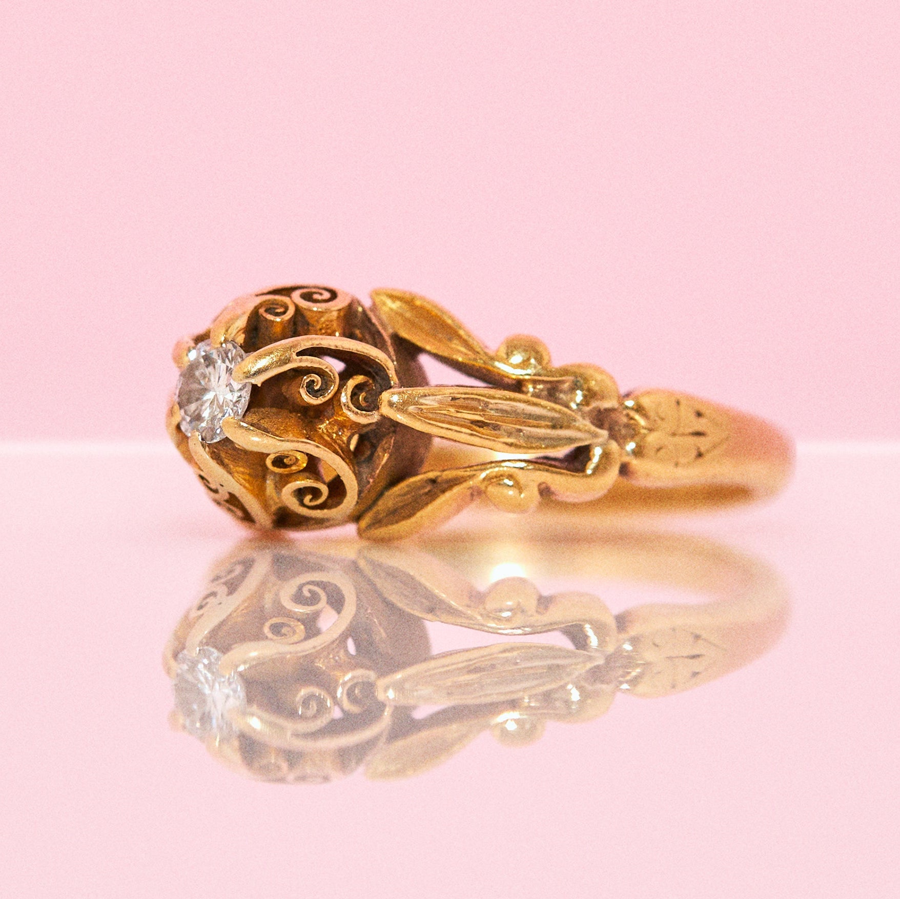 Vintage 18ct gold carved diamond ring