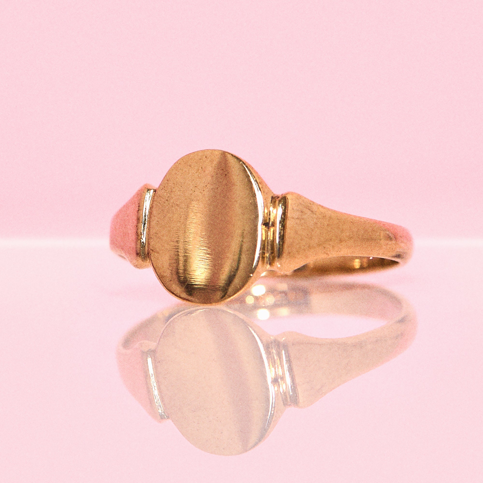9ct gold oval signet ring from 1950