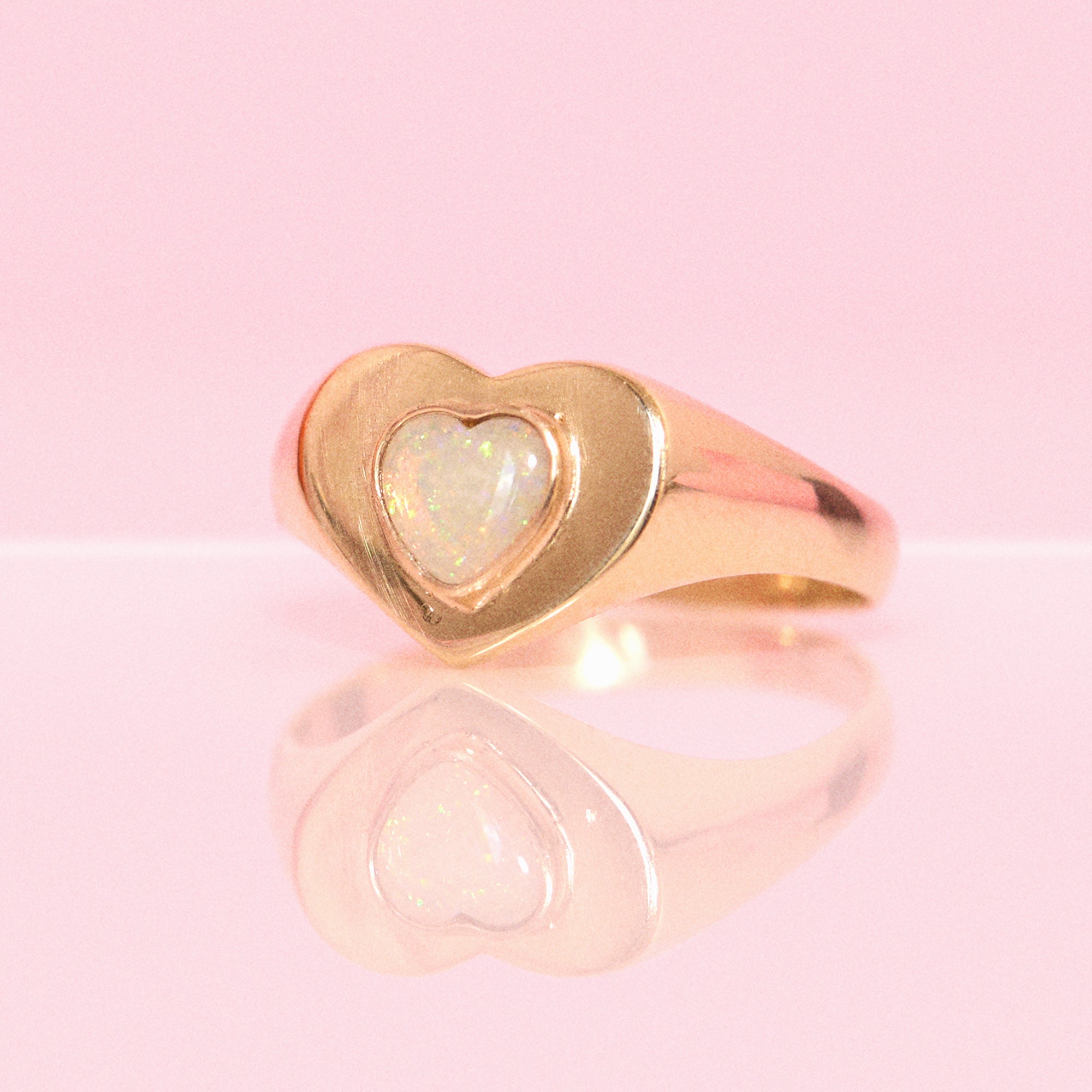 9ct gold heart-shaped opal vintage signet ring