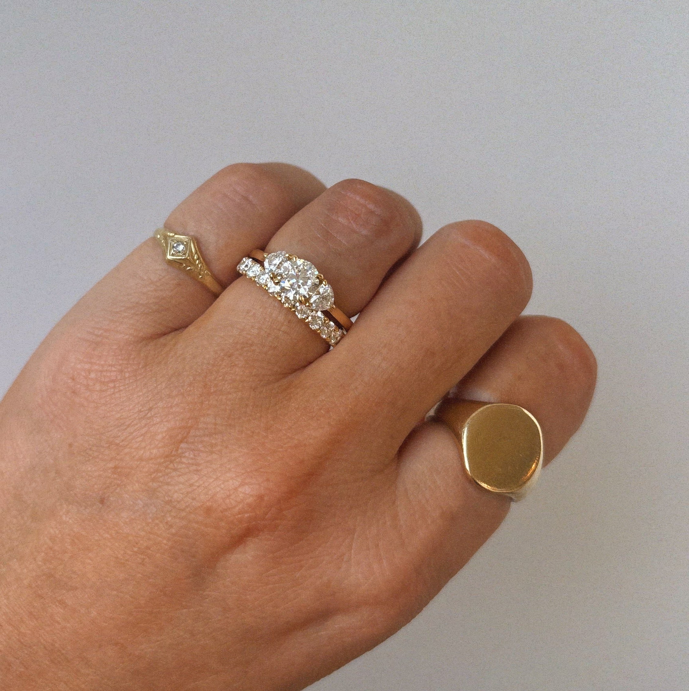 18ct gold 0.90ct round cut centre and two heart shaped diamond ‘Hidden Hearts’ ring