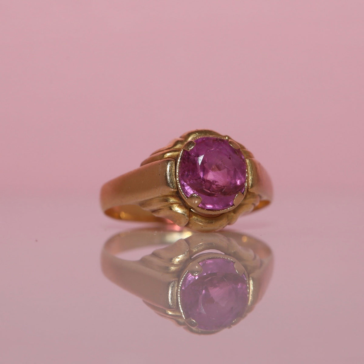 Vintage 18ct gold pink sapphire ring