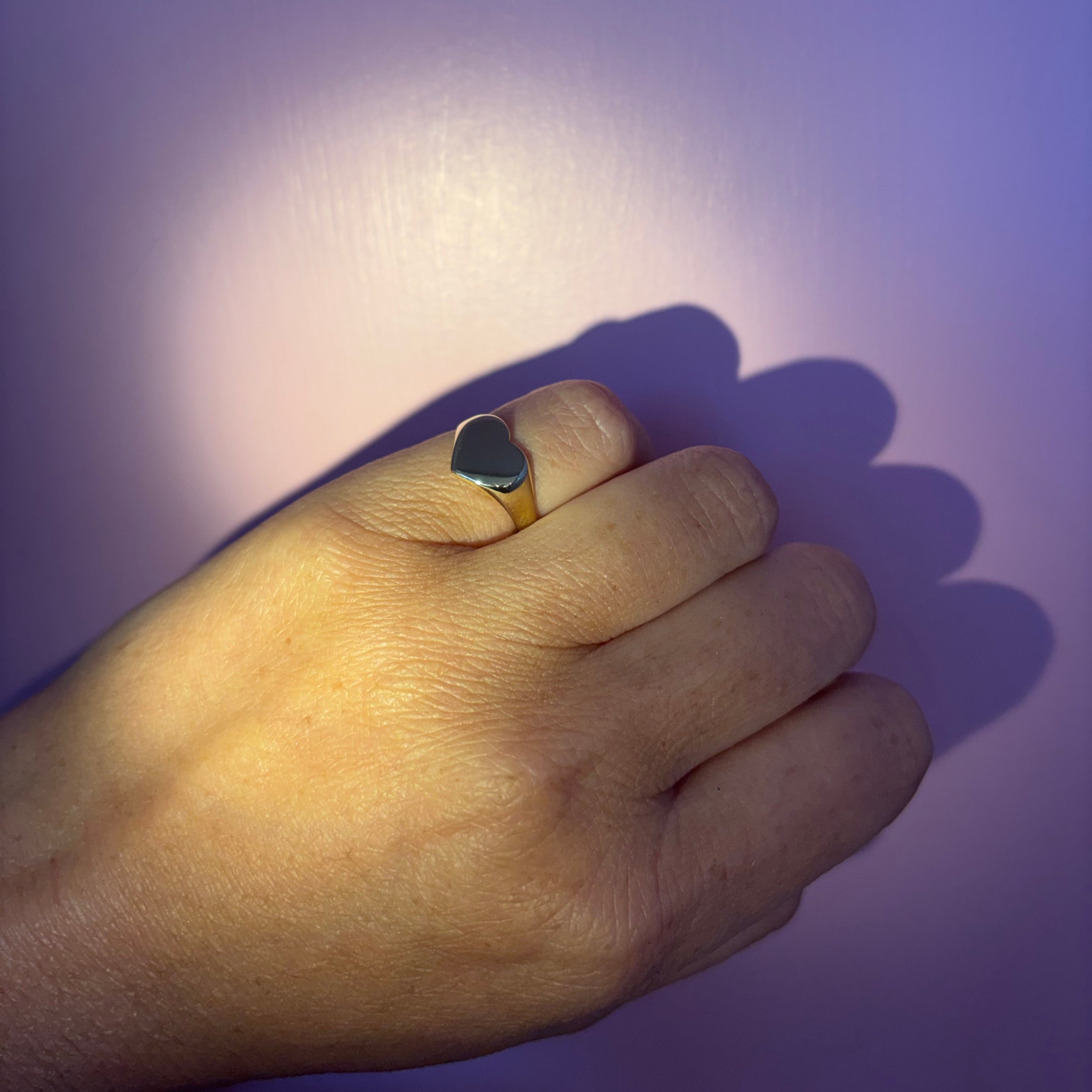9ct gold heart shaped signet ring