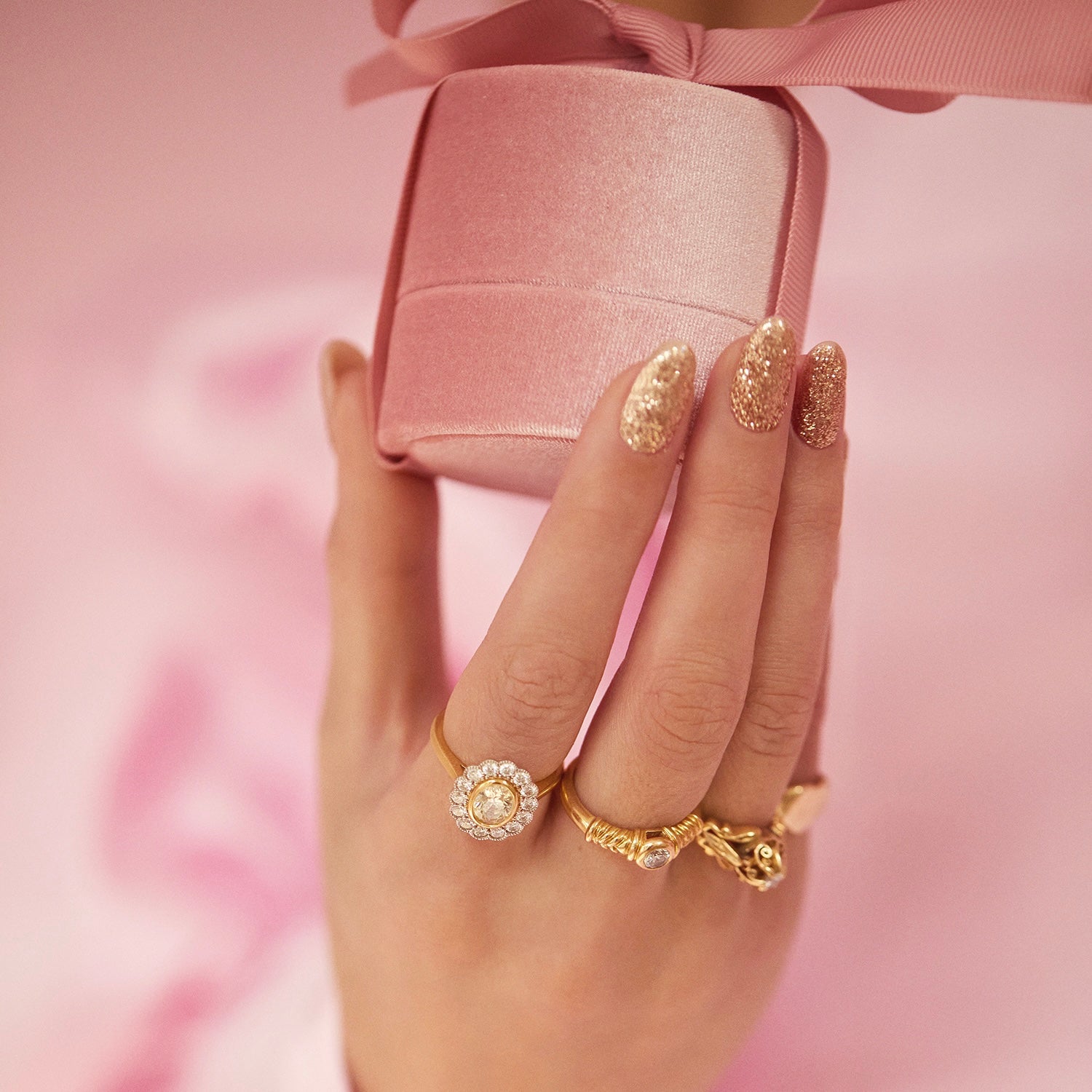 18ct gold carved diamond ring