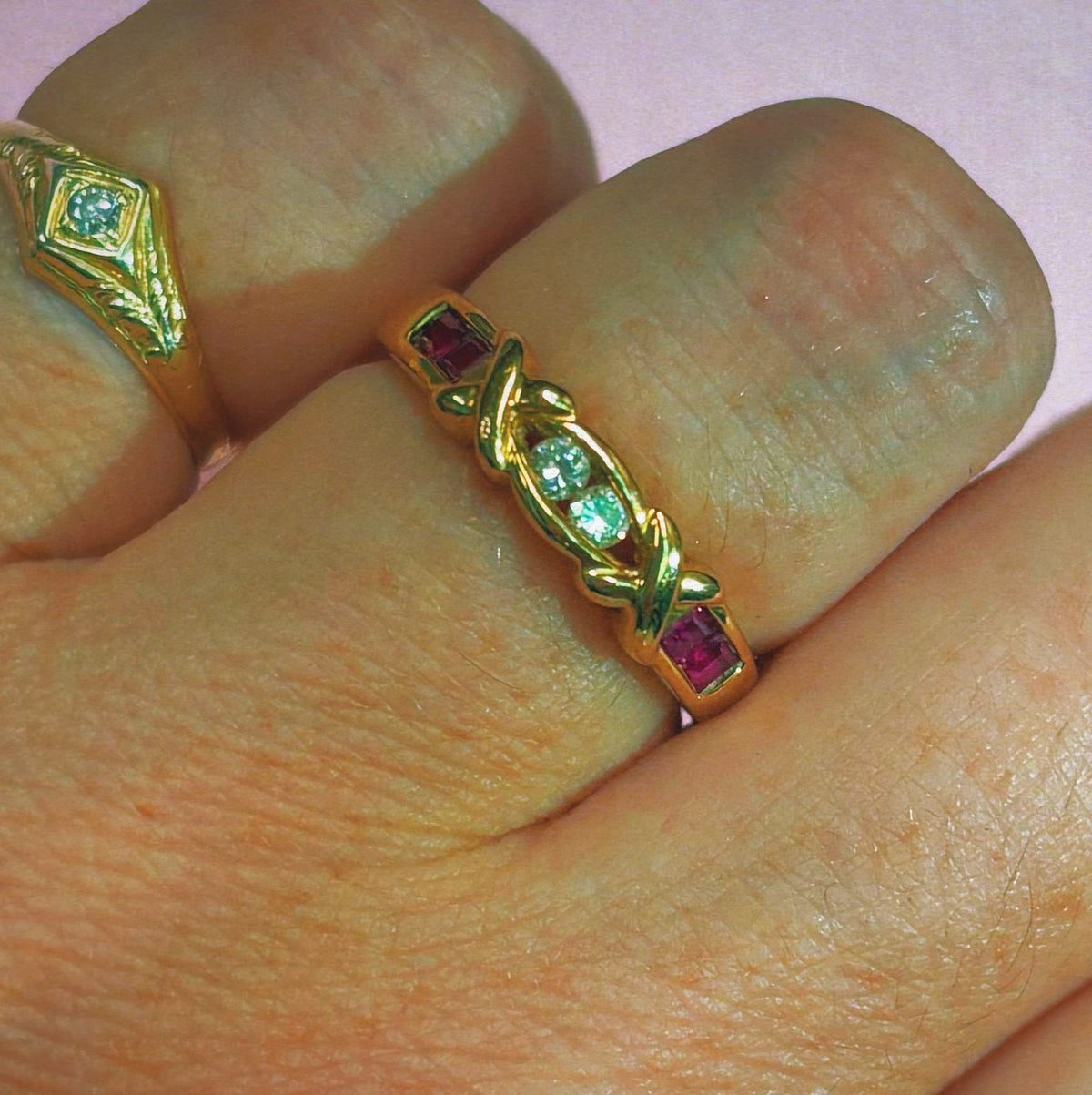 Vintage 18ct gold 0.08ct ruby and 0.04ct diamond pinky ring