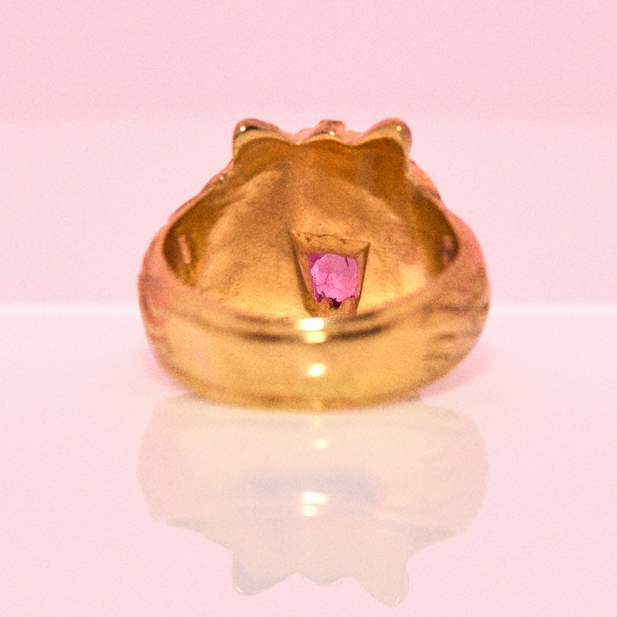 18ct gold pink sapphire lion ring