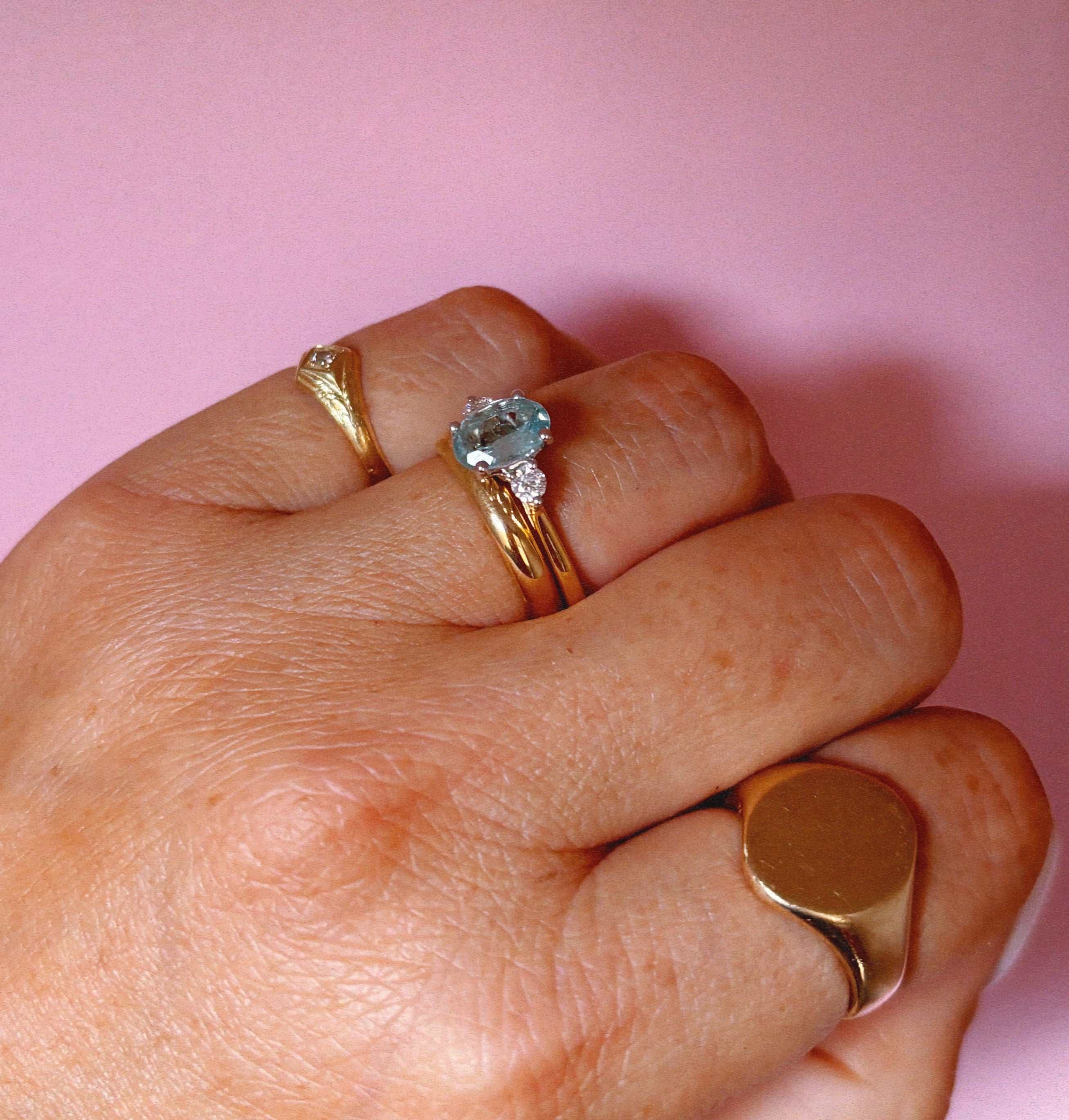 18ct gold engraved band