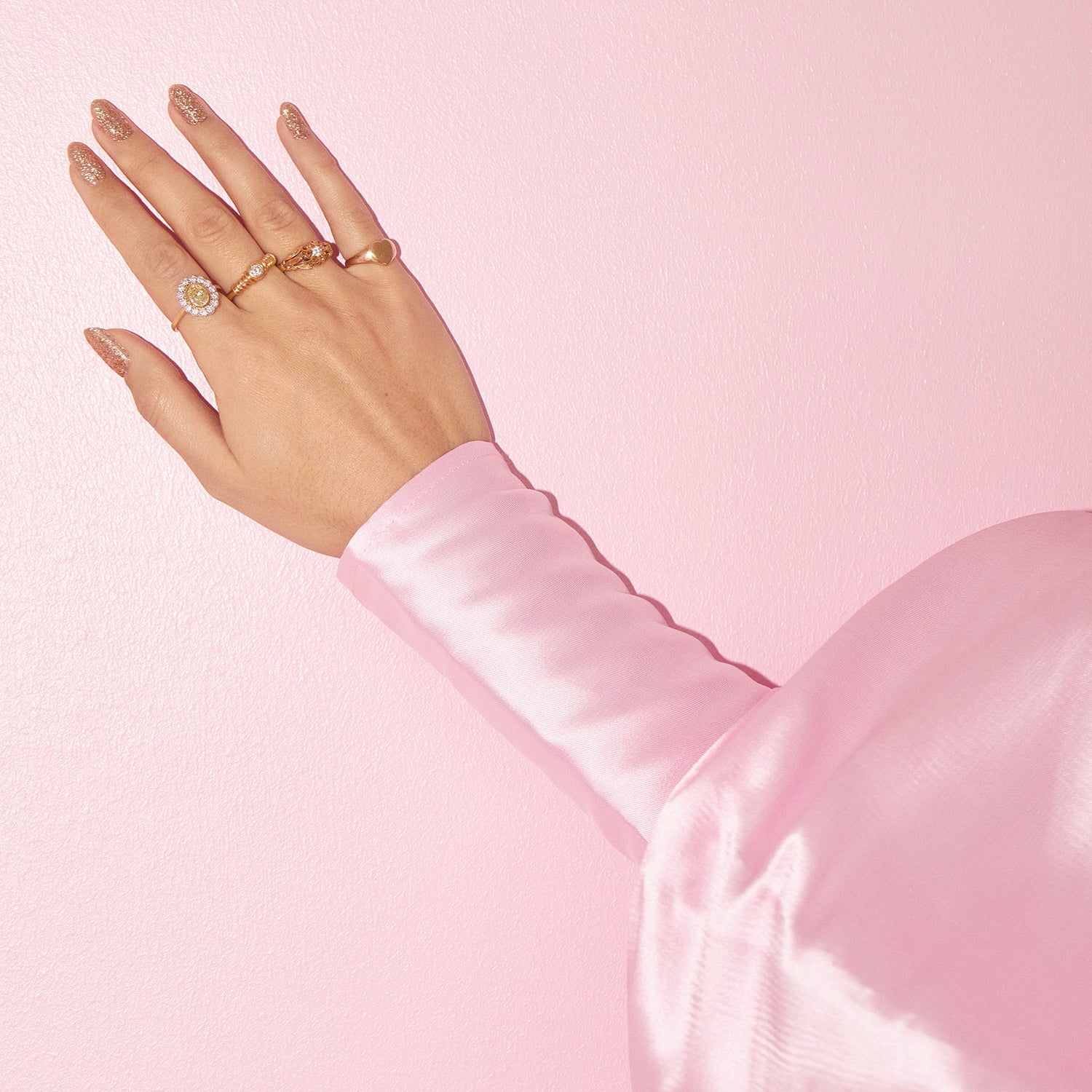 18ct gold carved diamond ring