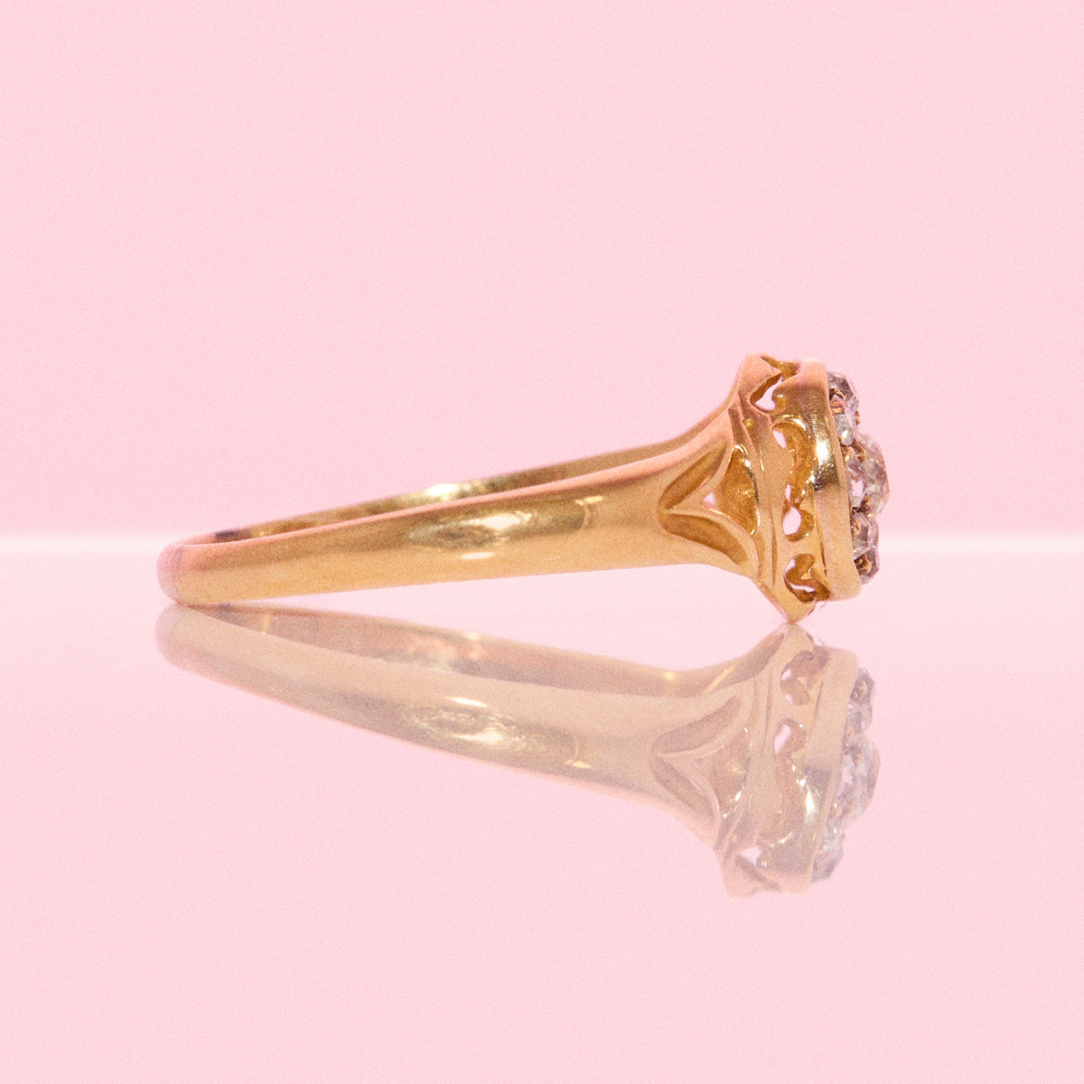 Vintage 18ct gold old cut diamond carved ring