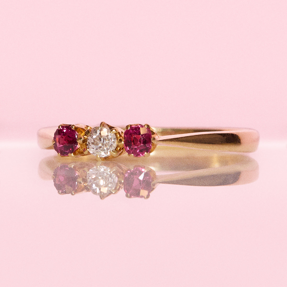 Vintage 18ct gold 0.30ct ruby and 0.10ct diamond ring