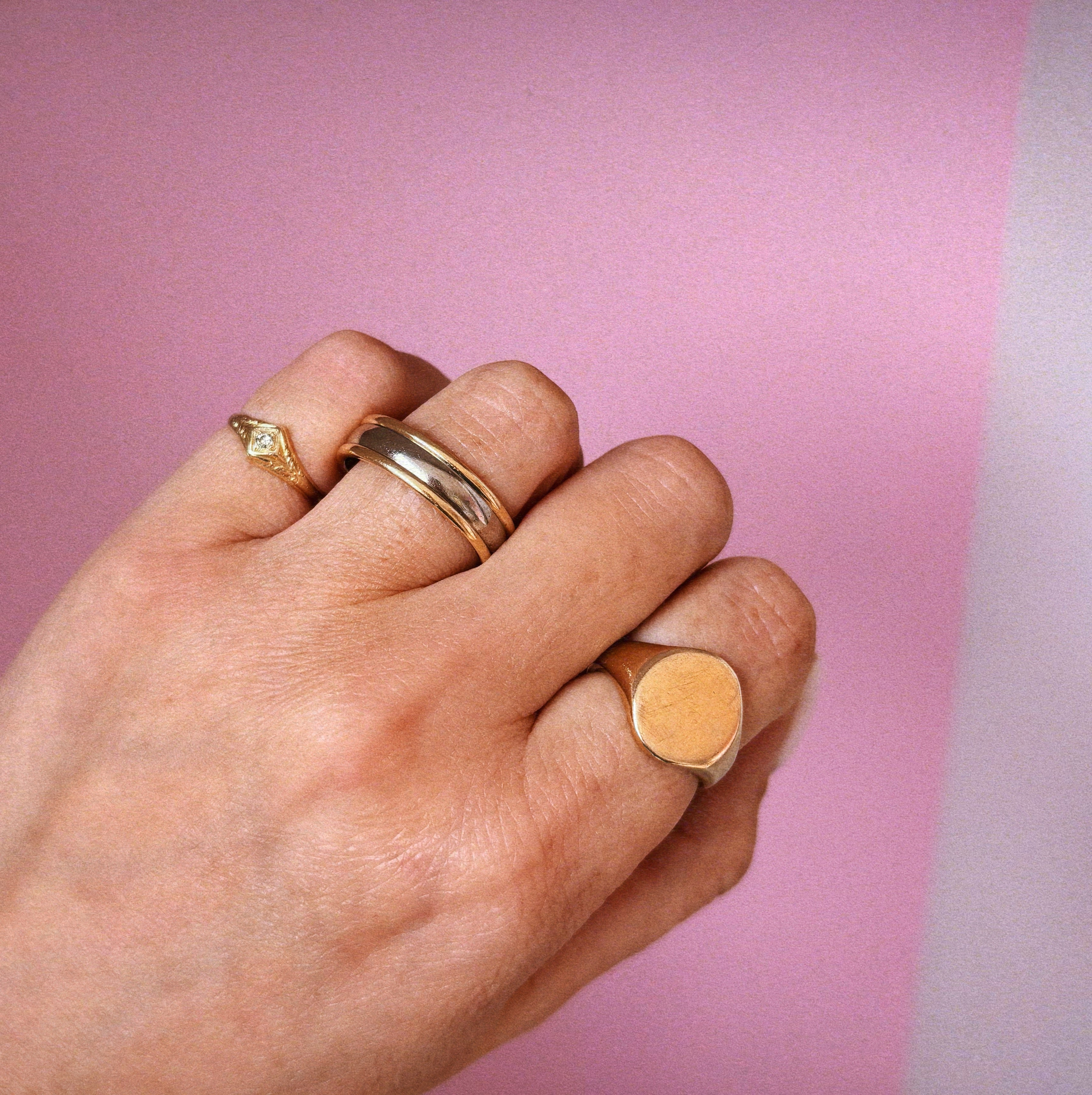 18ct gold two tone mens band with a raised edge