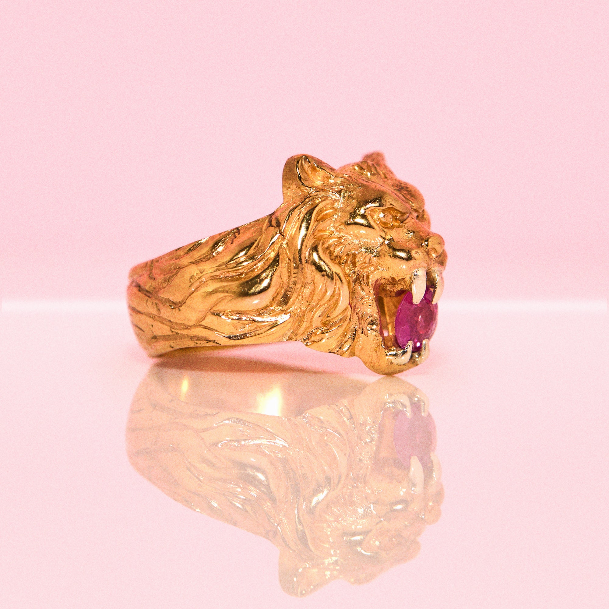 18ct gold pink sapphire lion ring