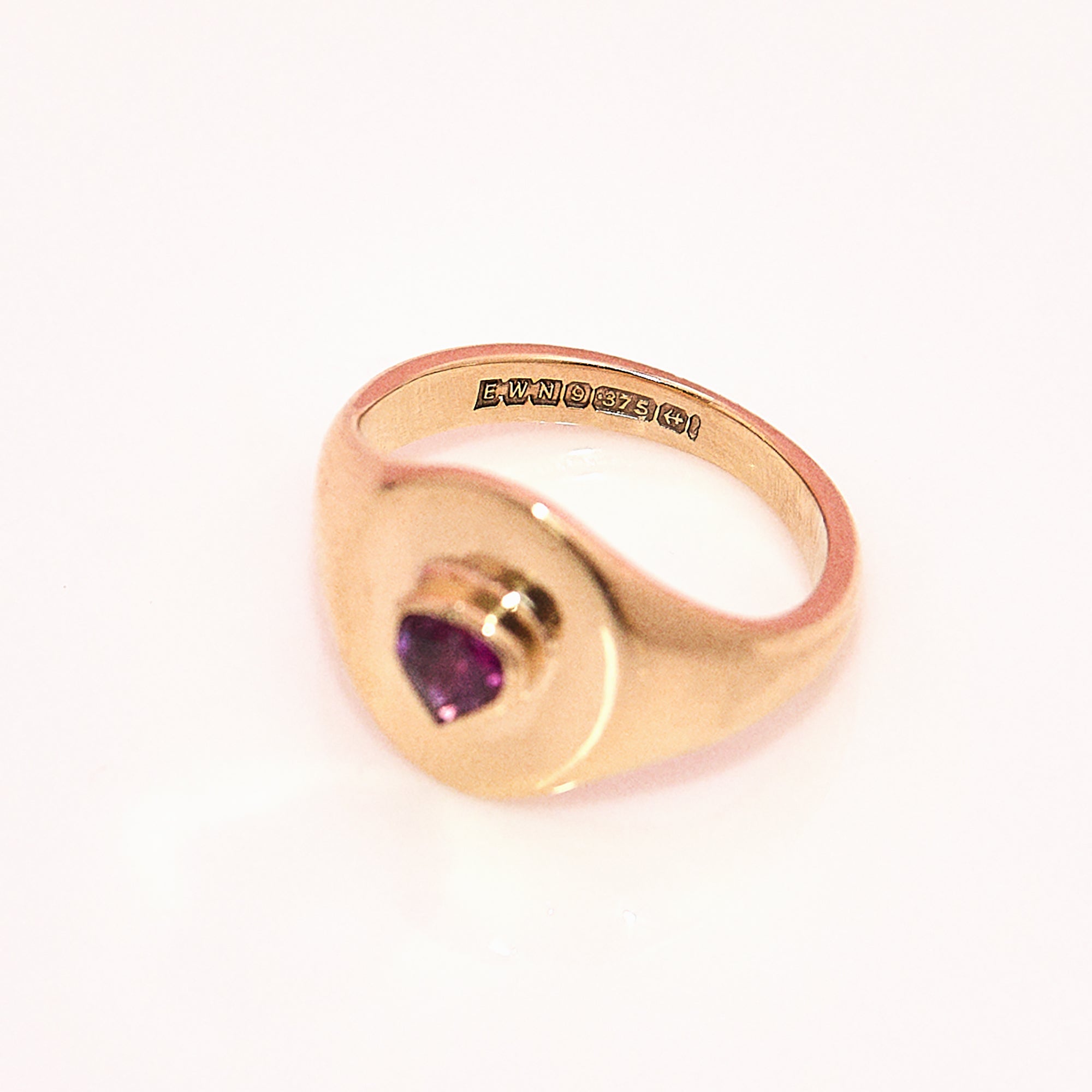 9ct gold garnet ring from 1990