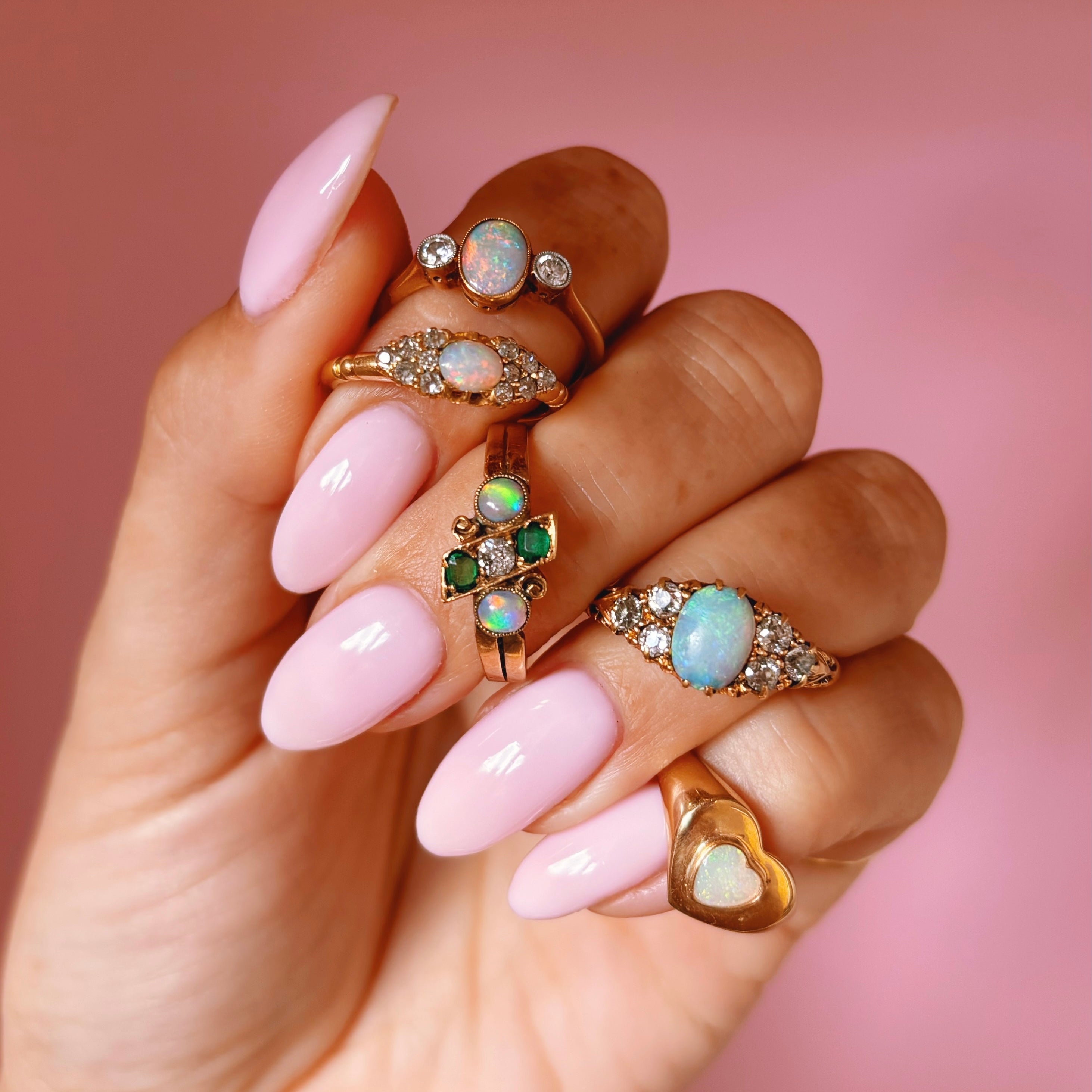 9ct gold heart-shaped opal vintage signet ring