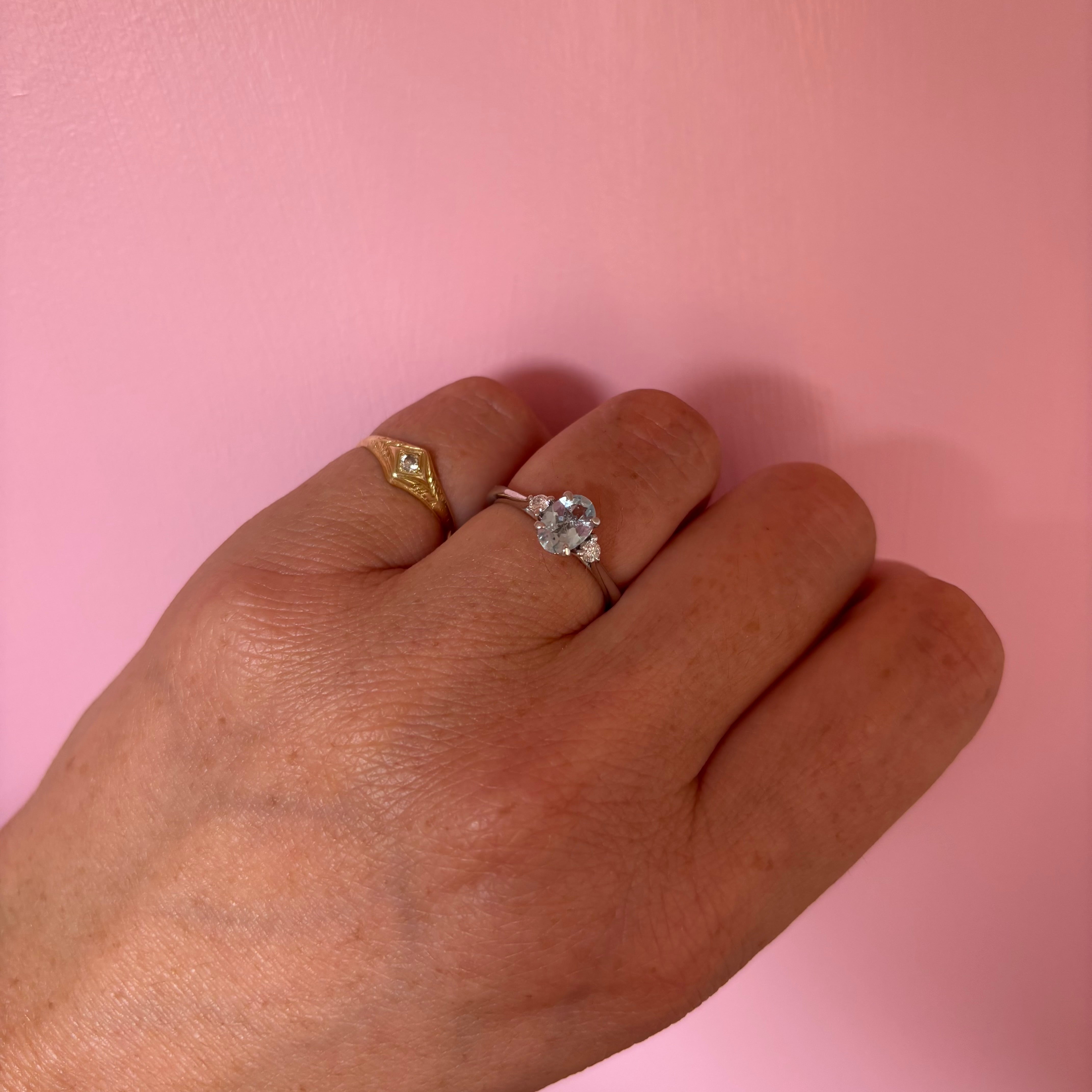 9ct white gold 0.72ct aquamarine and 0.10ct diamond ring