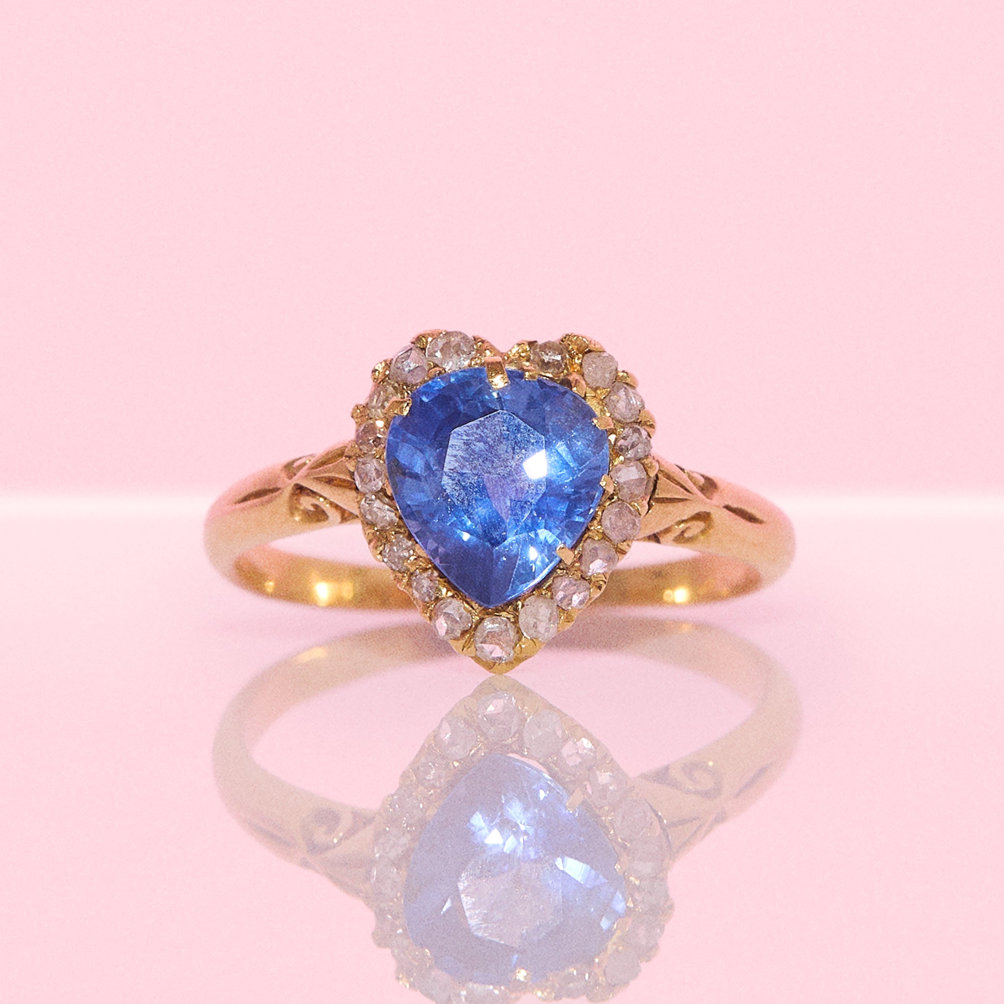 18ct gold heart shaped 2.10ct Sti Lankan sapphire Victorian ring