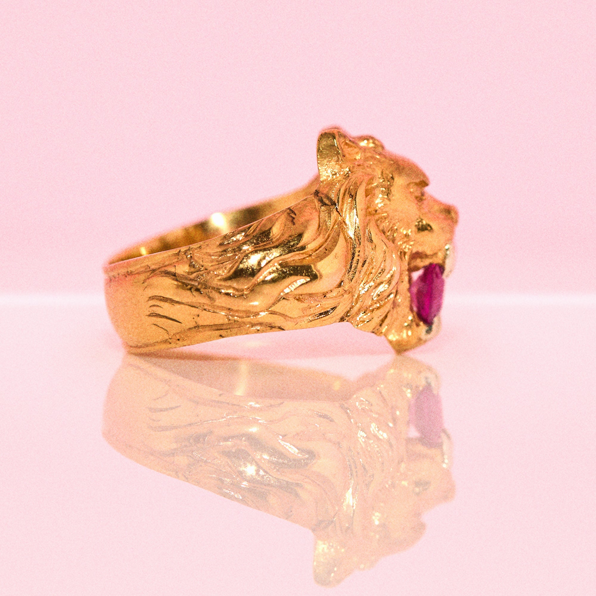 18ct gold pink sapphire lion ring