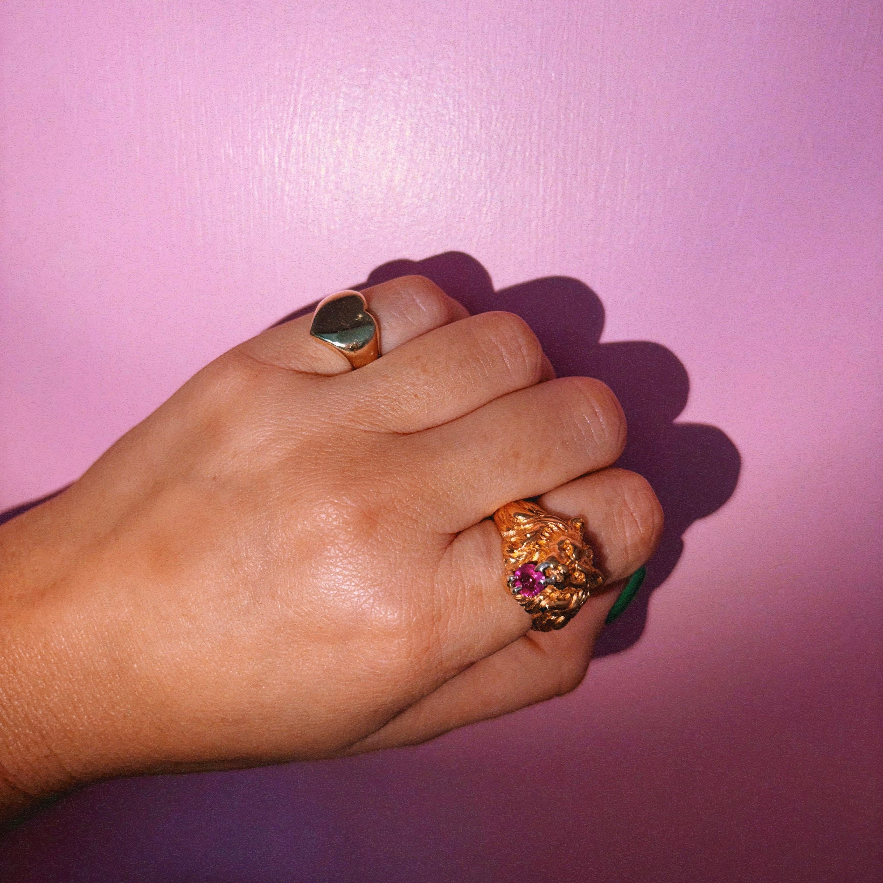 18ct gold pink sapphire lion ring