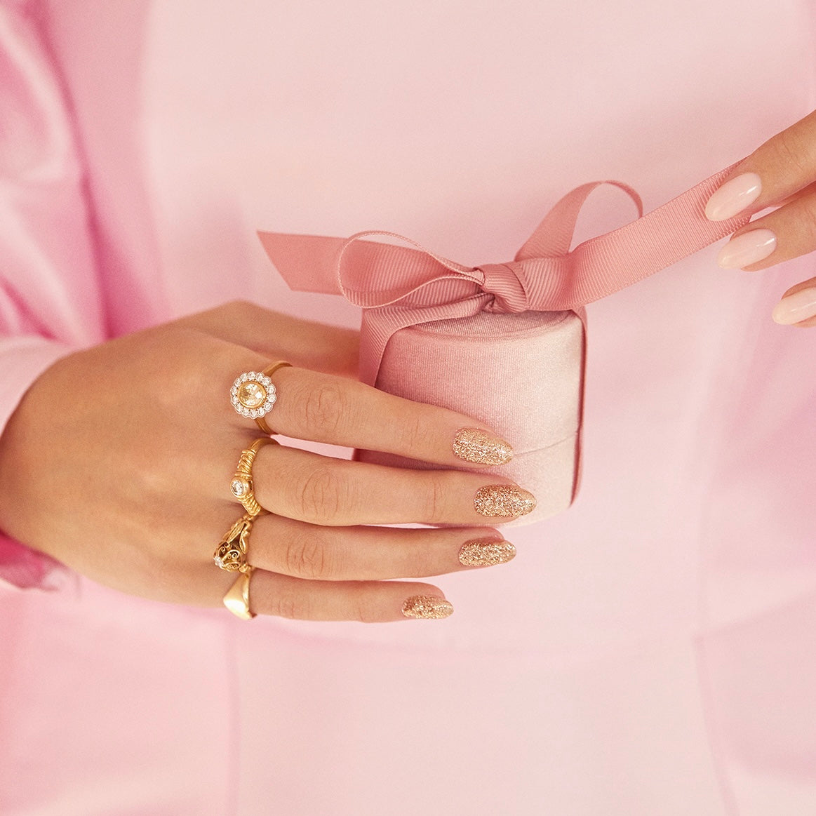 18ct gold carved diamond ring