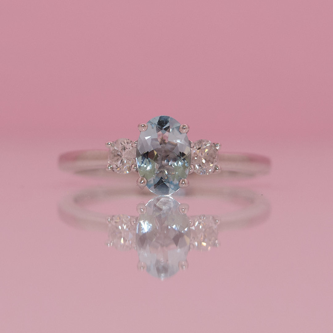 9ct white gold 0.66ct aquamarine and 0.29ct diamond ring