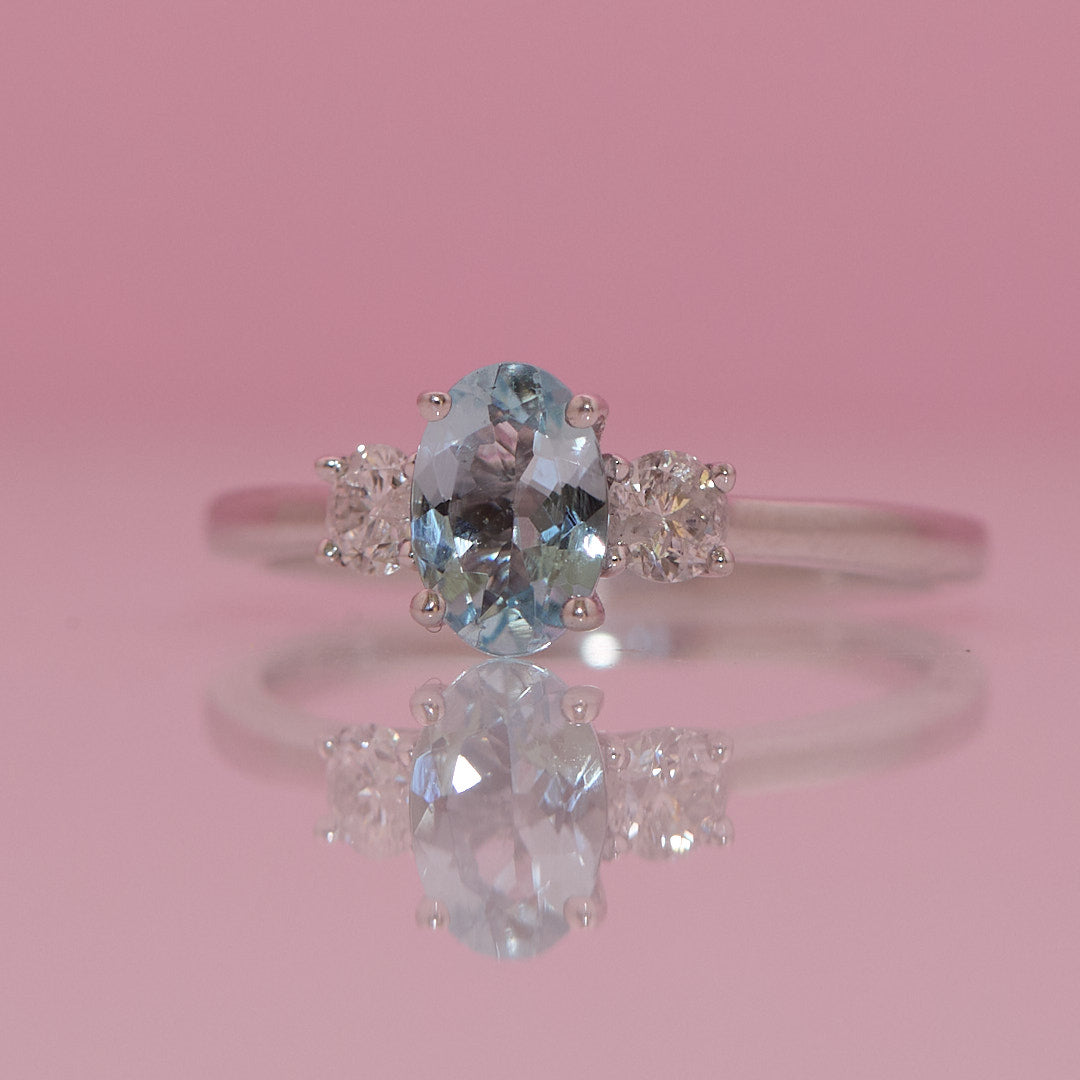 9ct white gold 0.66ct aquamarine and 0.29ct diamond ring