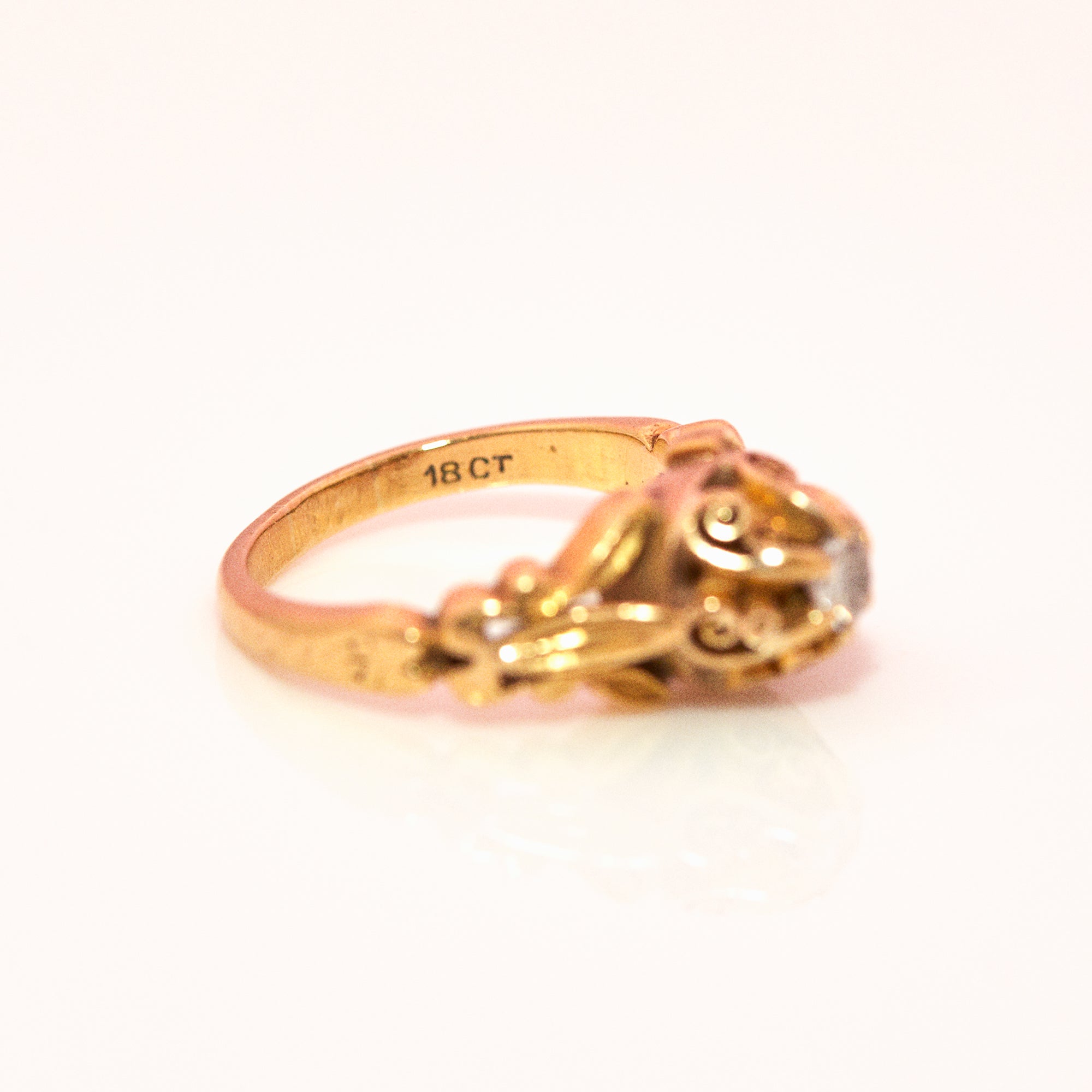 18ct gold carved diamond solitaire ring