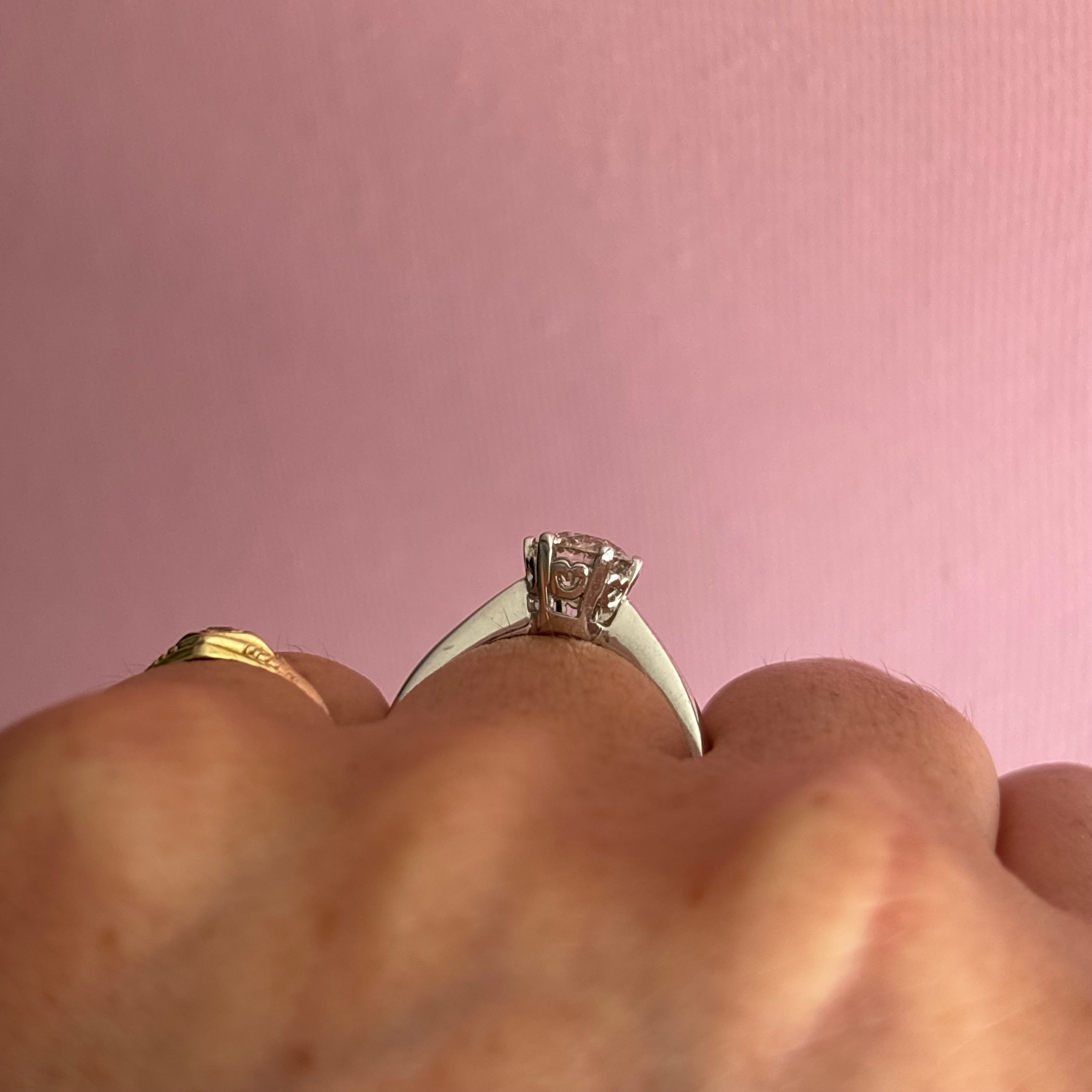 18ct gold 1.01ct diamond solitaire ring