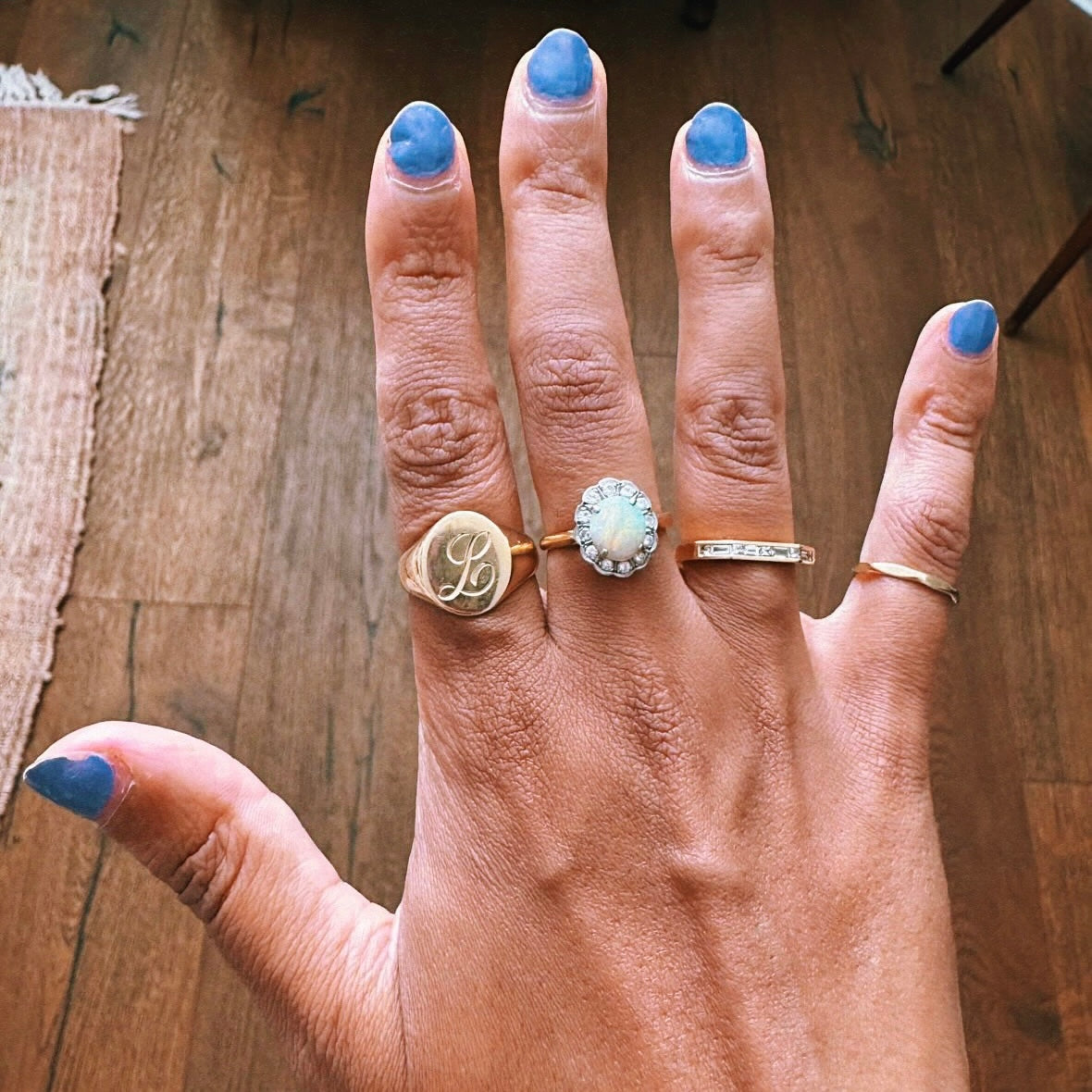 9ct gold round vintage signet ring (suitable for engraving)