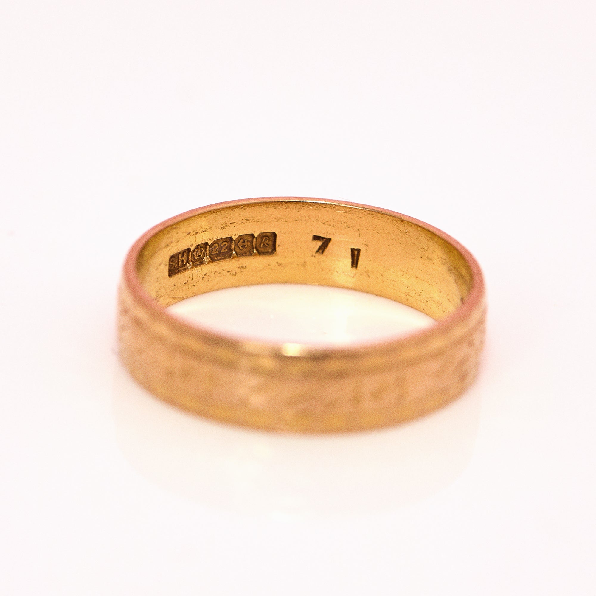 22ct gold patterned ring