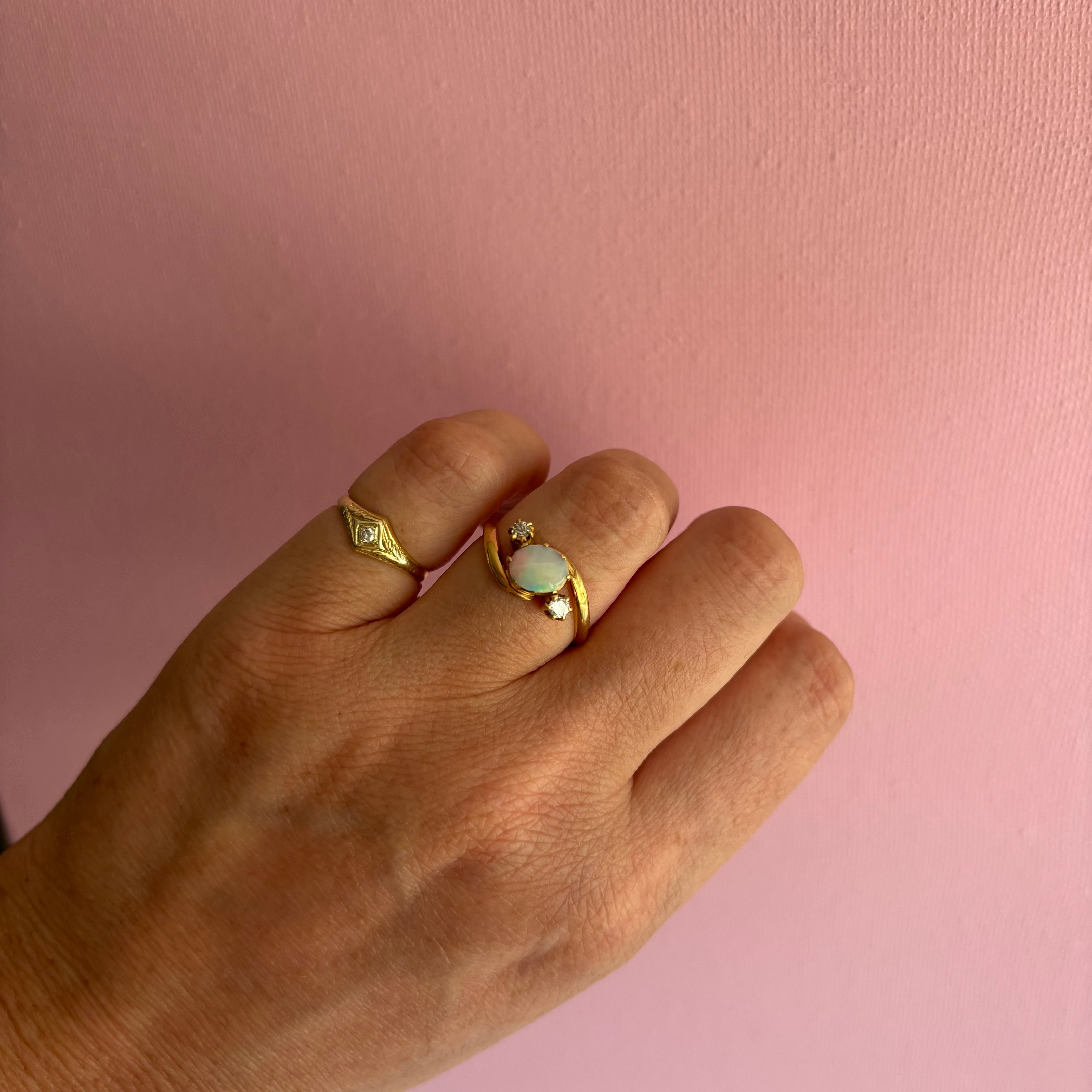 18ct gold round opal and diamond ring