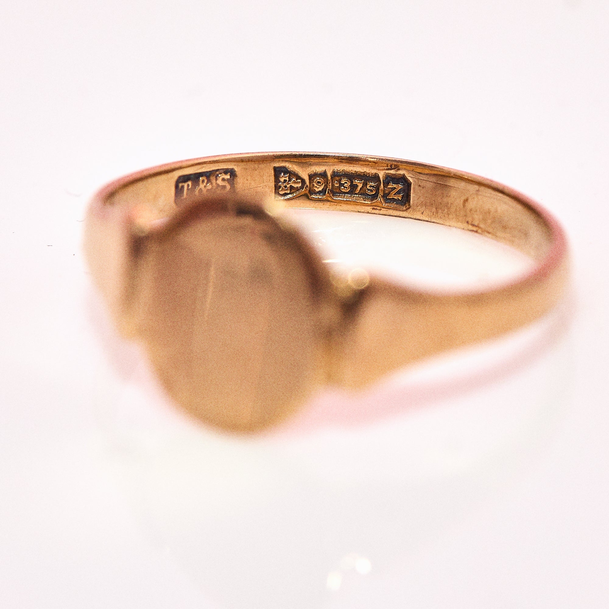 9ct gold oval signet ring from 1950