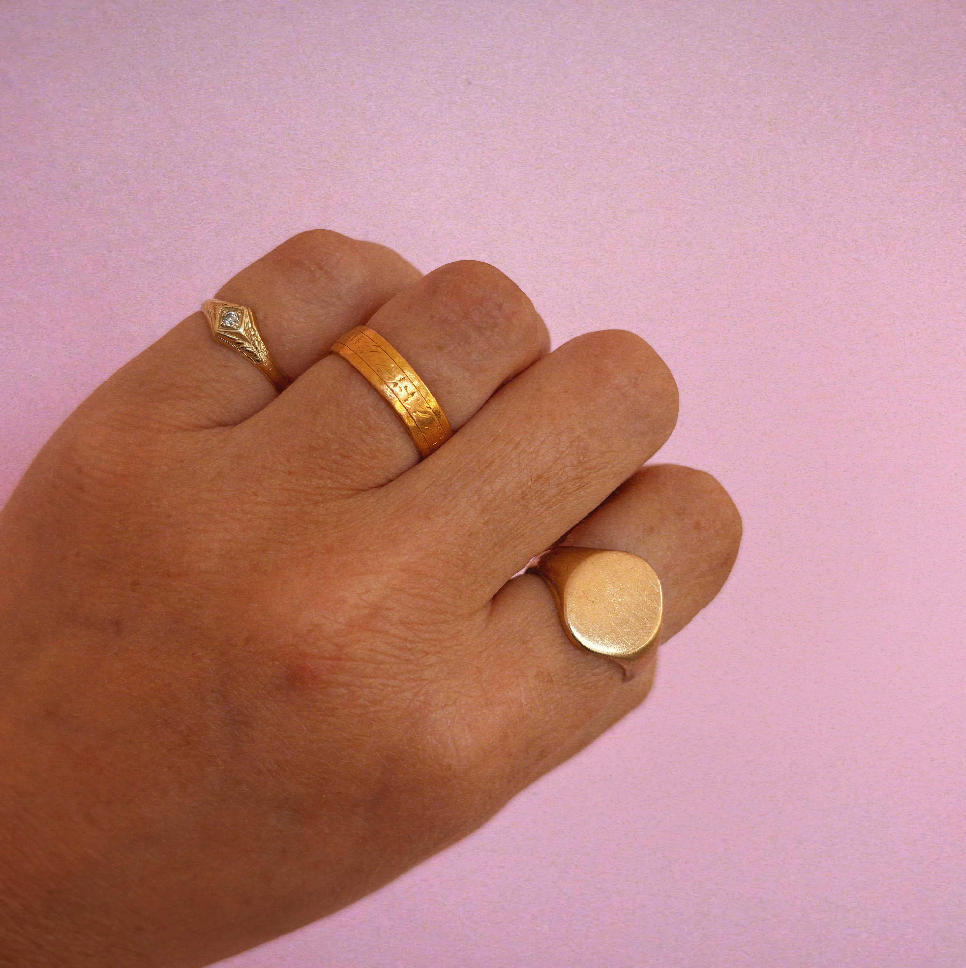 22ct gold patterned ring