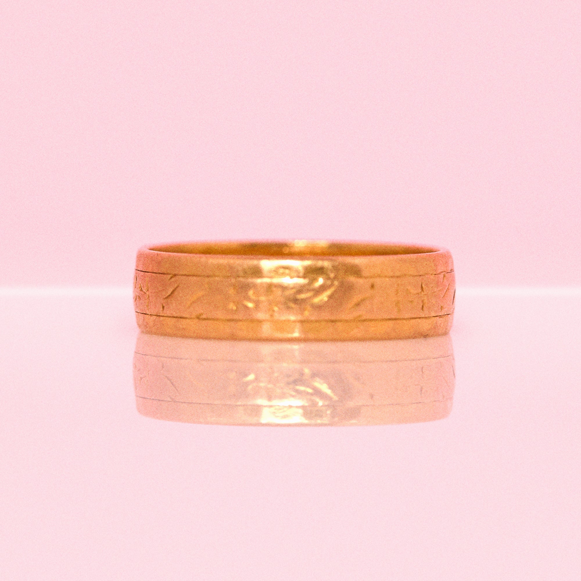22ct gold patterned ring