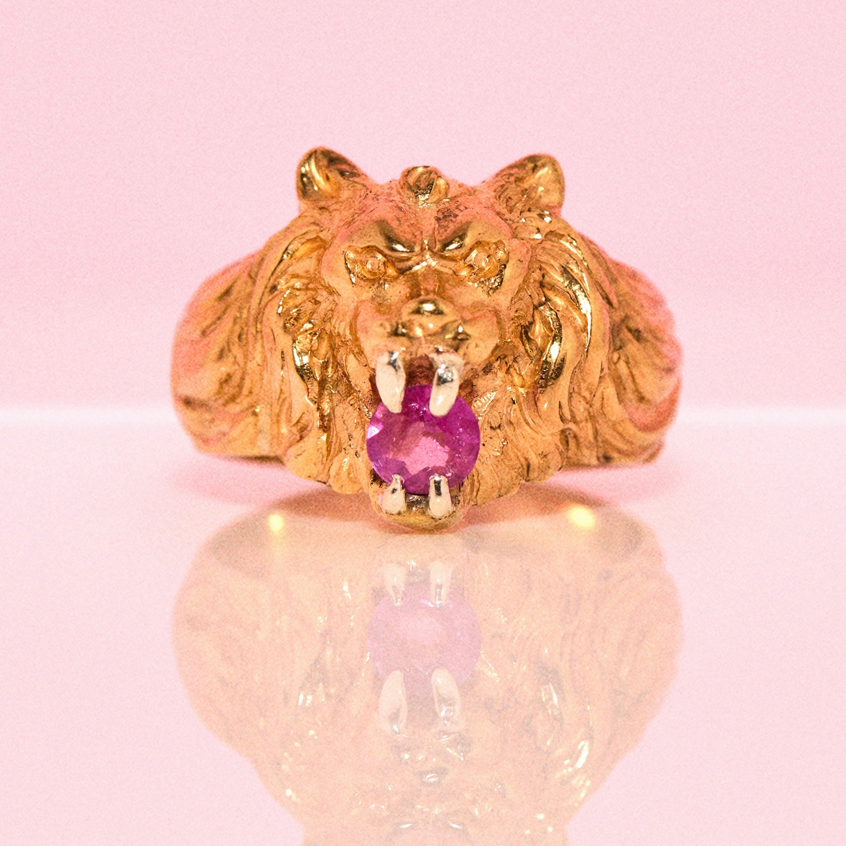 18ct gold pink sapphire lion ring