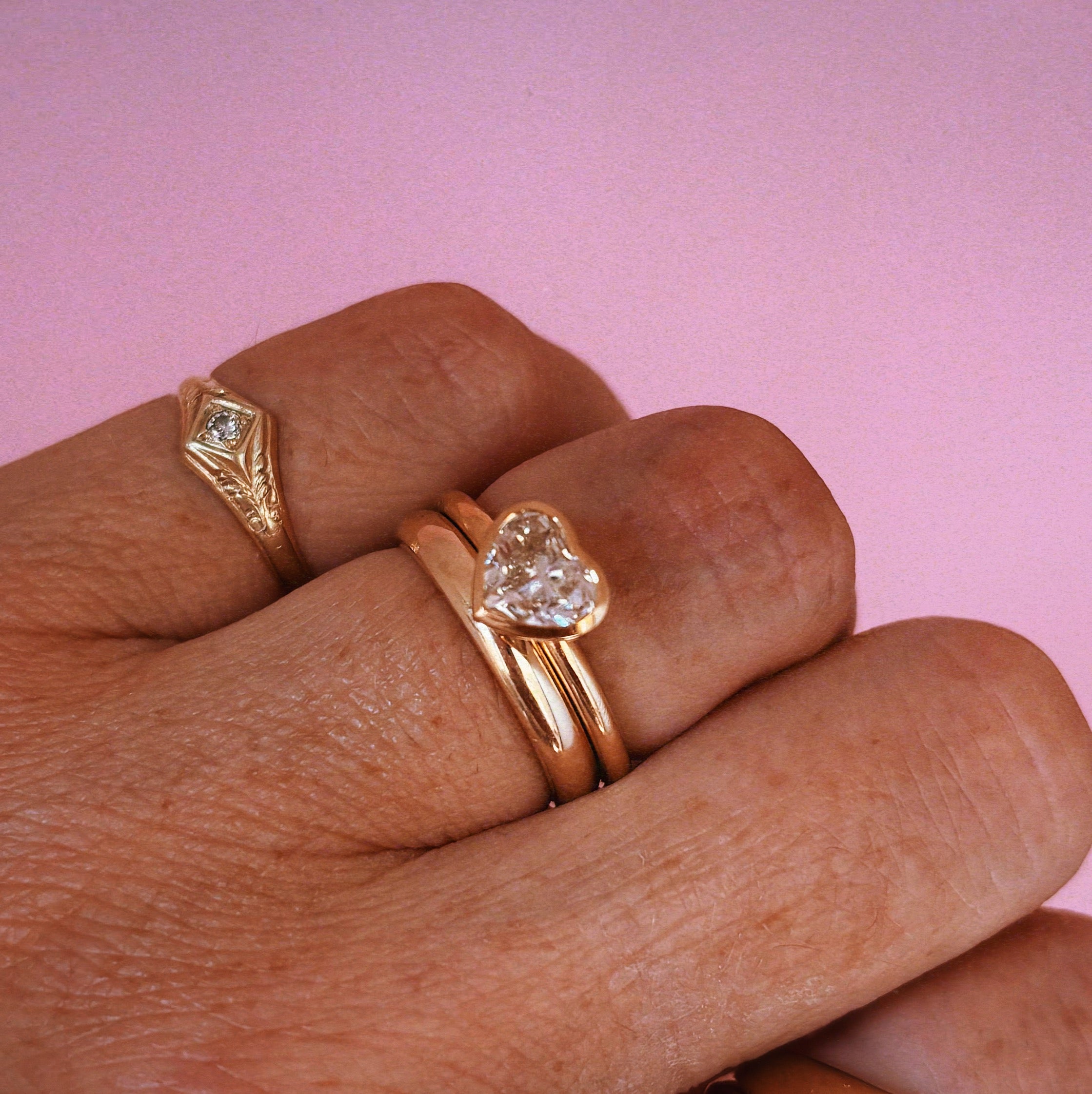 9ct gold 3mm curved band